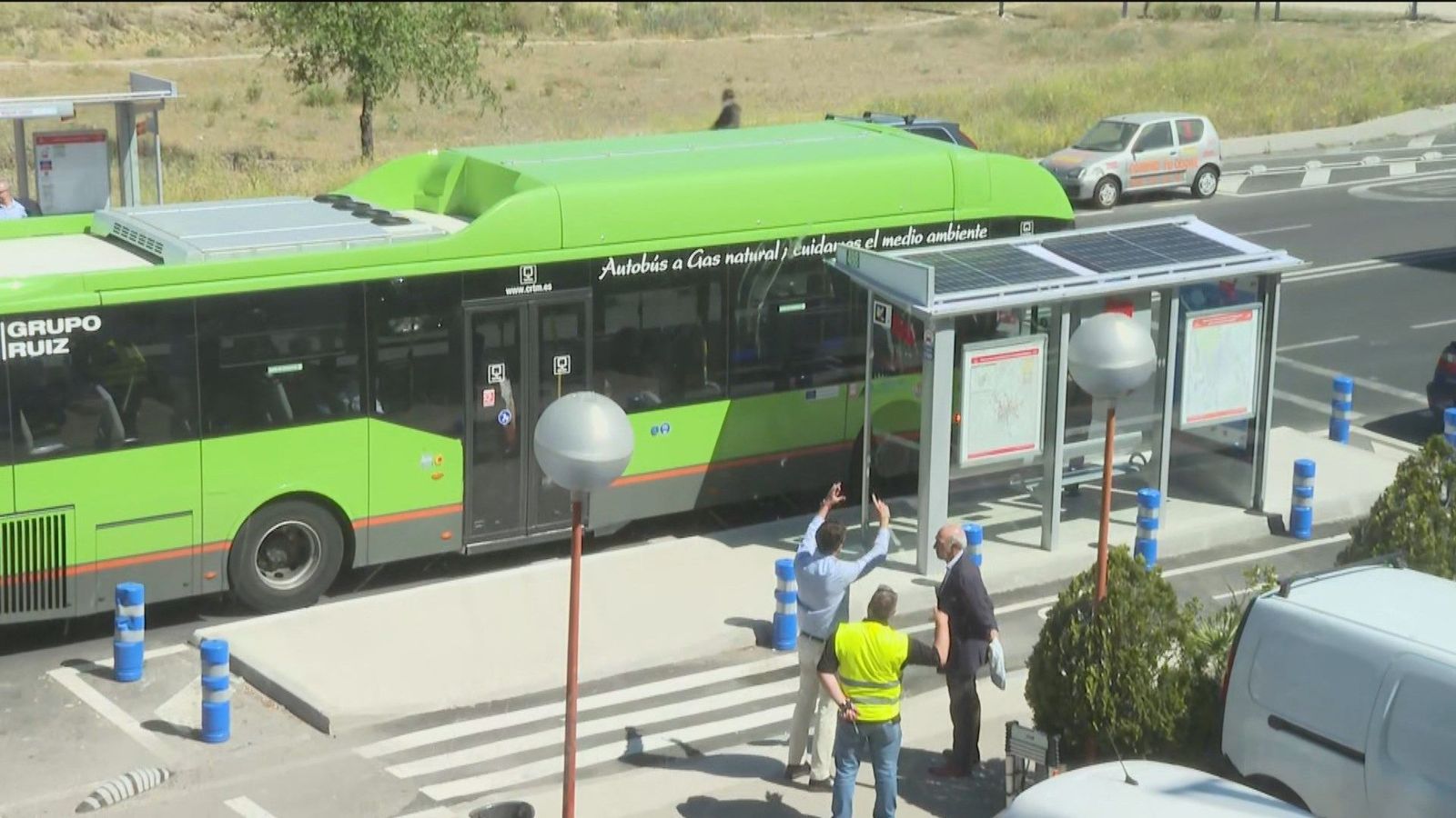 La primera marquesina de autobús que usa energía solar se instala en Leganés