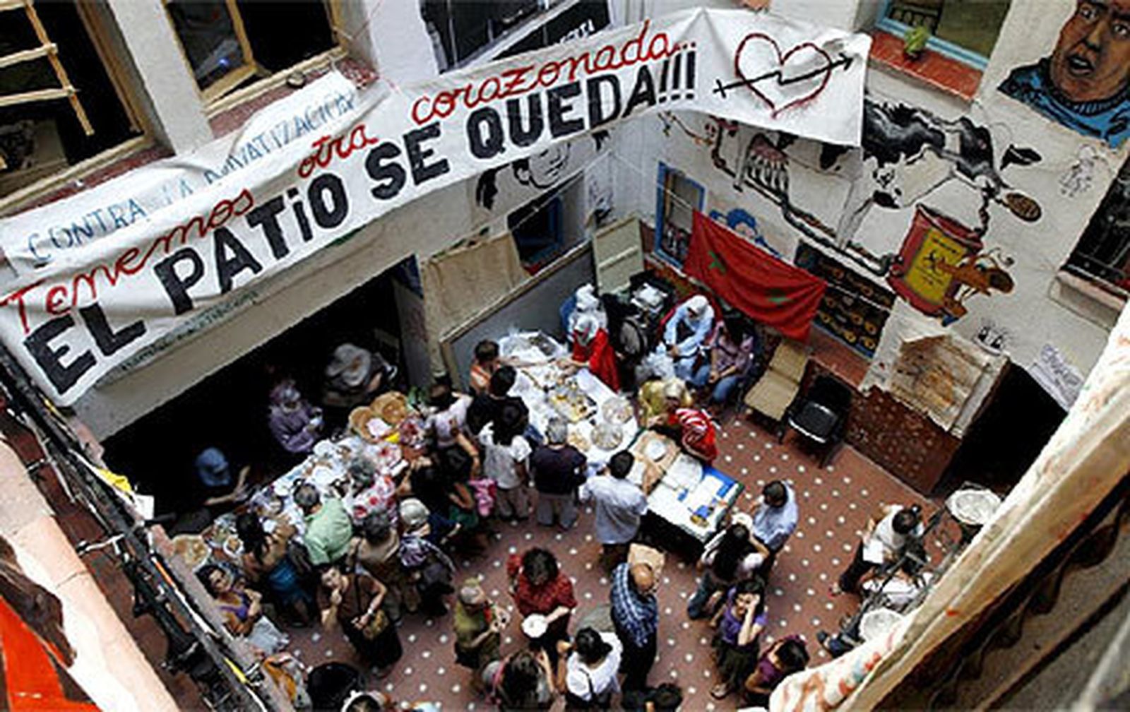 Absueltos 19 acusados de okupar la primera sede del Patio Maravillas