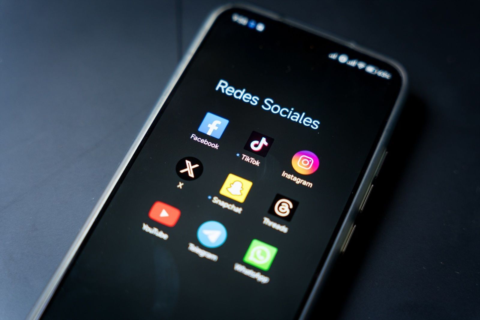 La Comisión Europea presentará una restricción de las redes sociales para los menores de 13 años