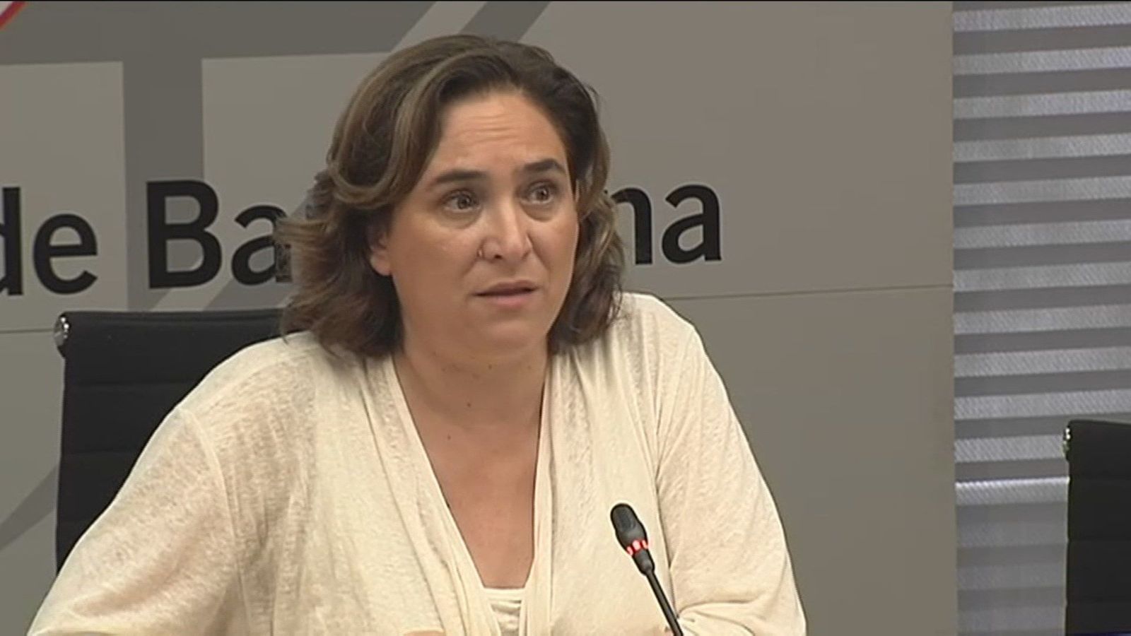 Ada Colau se plantea cobrar peaje en Barcelona para atajar la contaminación