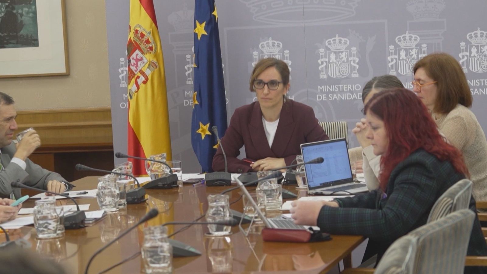 Los consejeros piden diálogo sobre el personal sanitario a la ministra de Sanidad que abandona la reunión