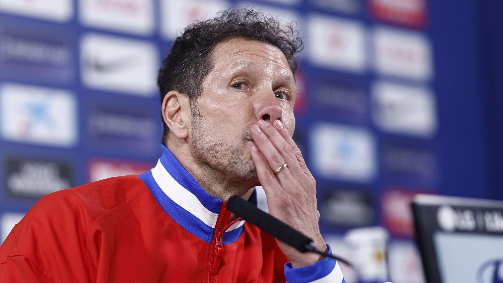 Simeone: “No hay otra mejor manera de cambiar los pitos que salir campeón”