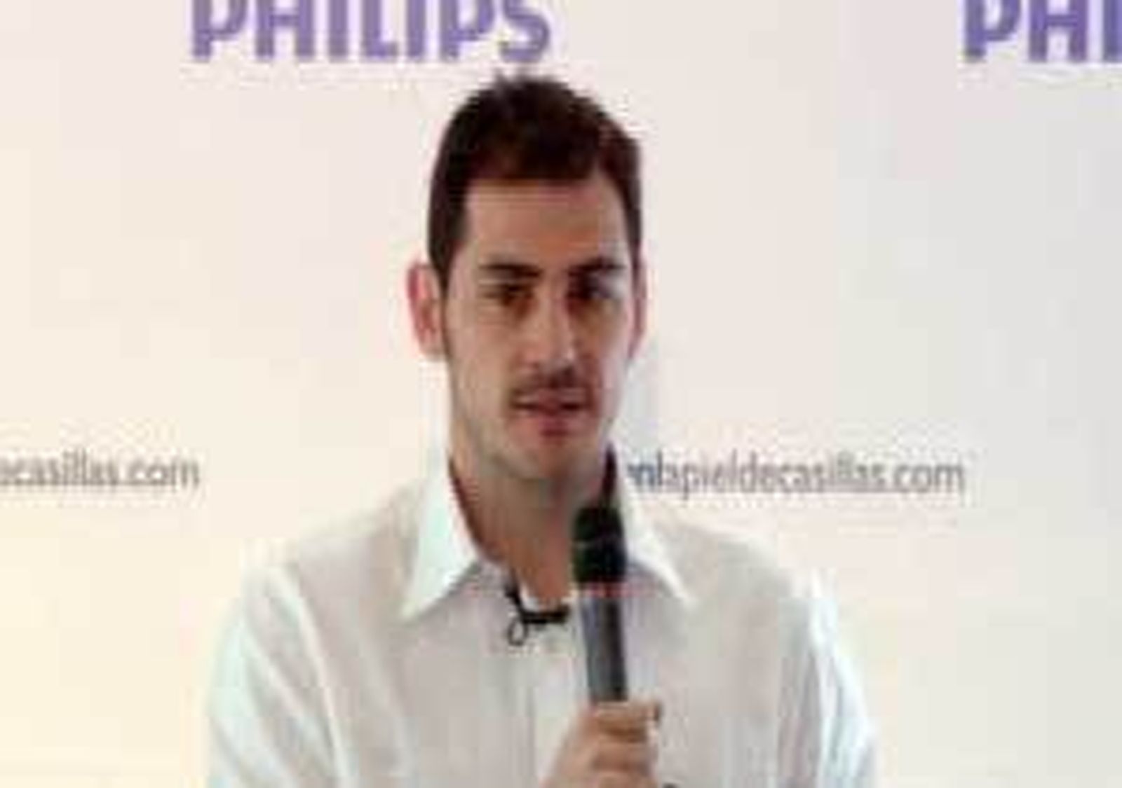 Casillas: "La marcha de Valdano es una pena"