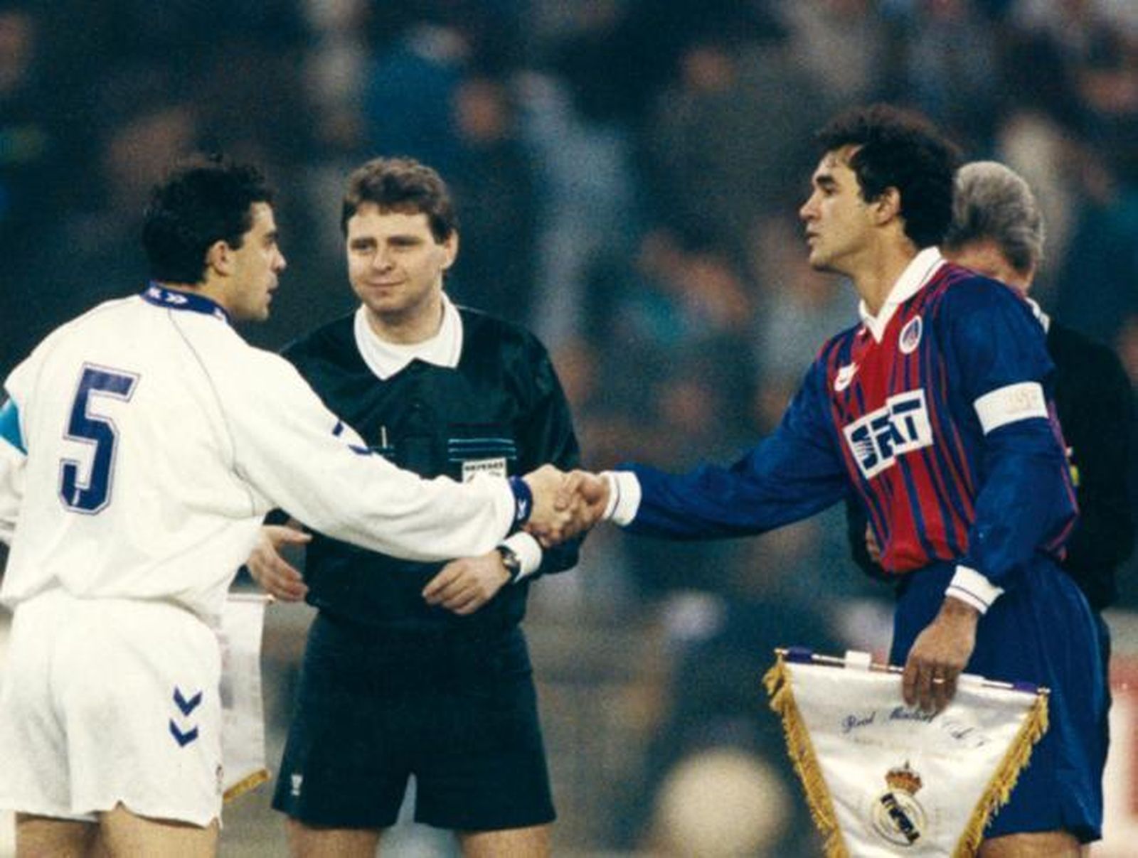 Sanchis ante el PSG en 1993