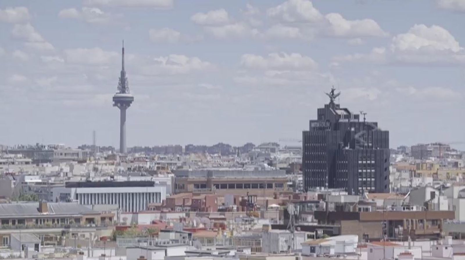 Desde el este hasta el oeste. Luis tiene desde su ático unas vistas de 360 grados de Madrid.