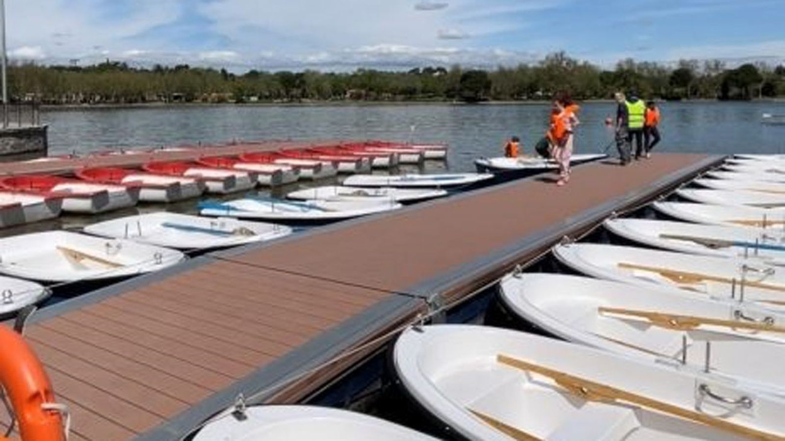 El lago de la Casa de Campo renueva sus barcas