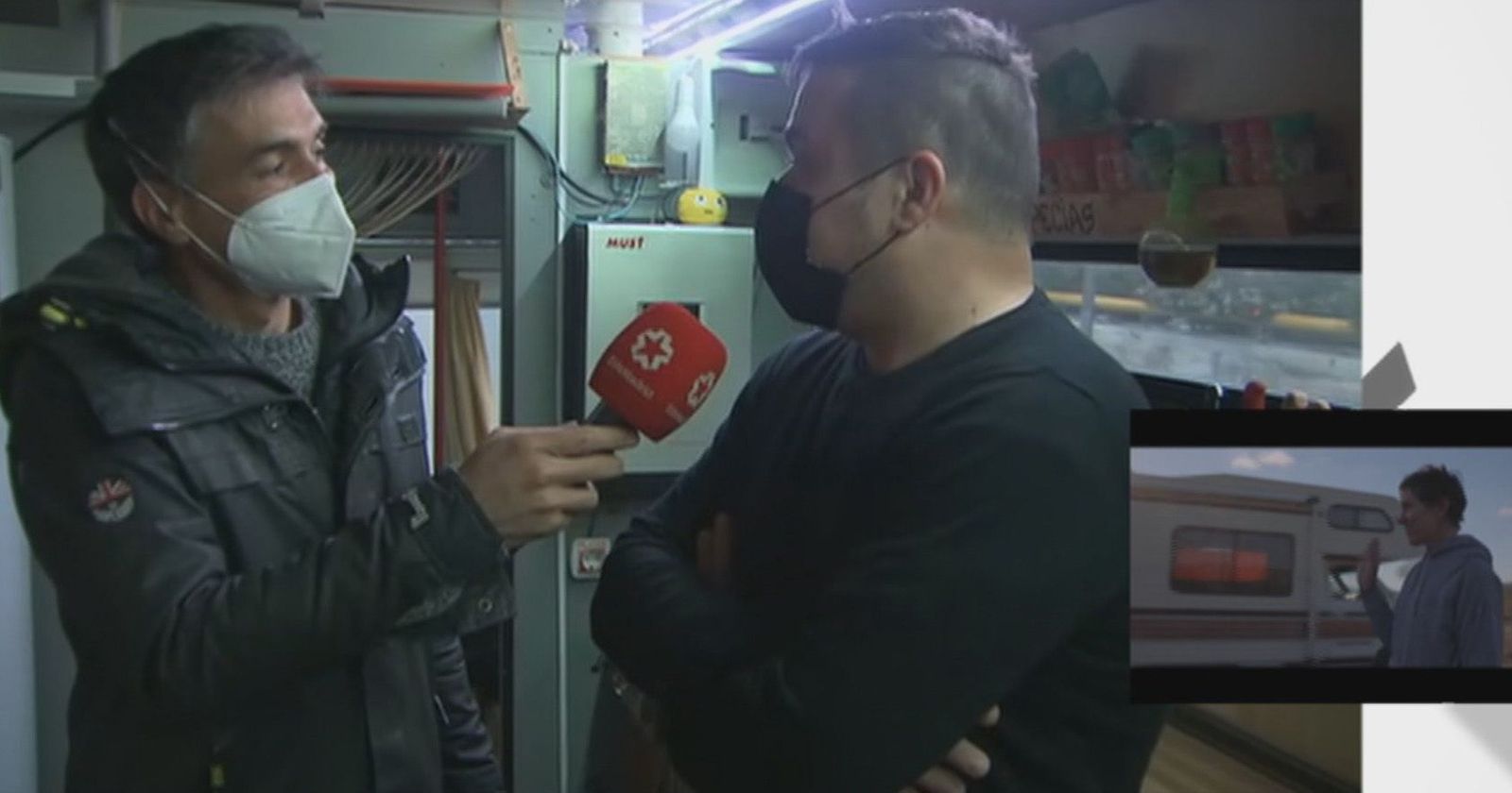 El ‘Nomadland’ madrileño que vive en un autobús: “La ventaja es que puedes encontrar trabajo en cualquier sitio”