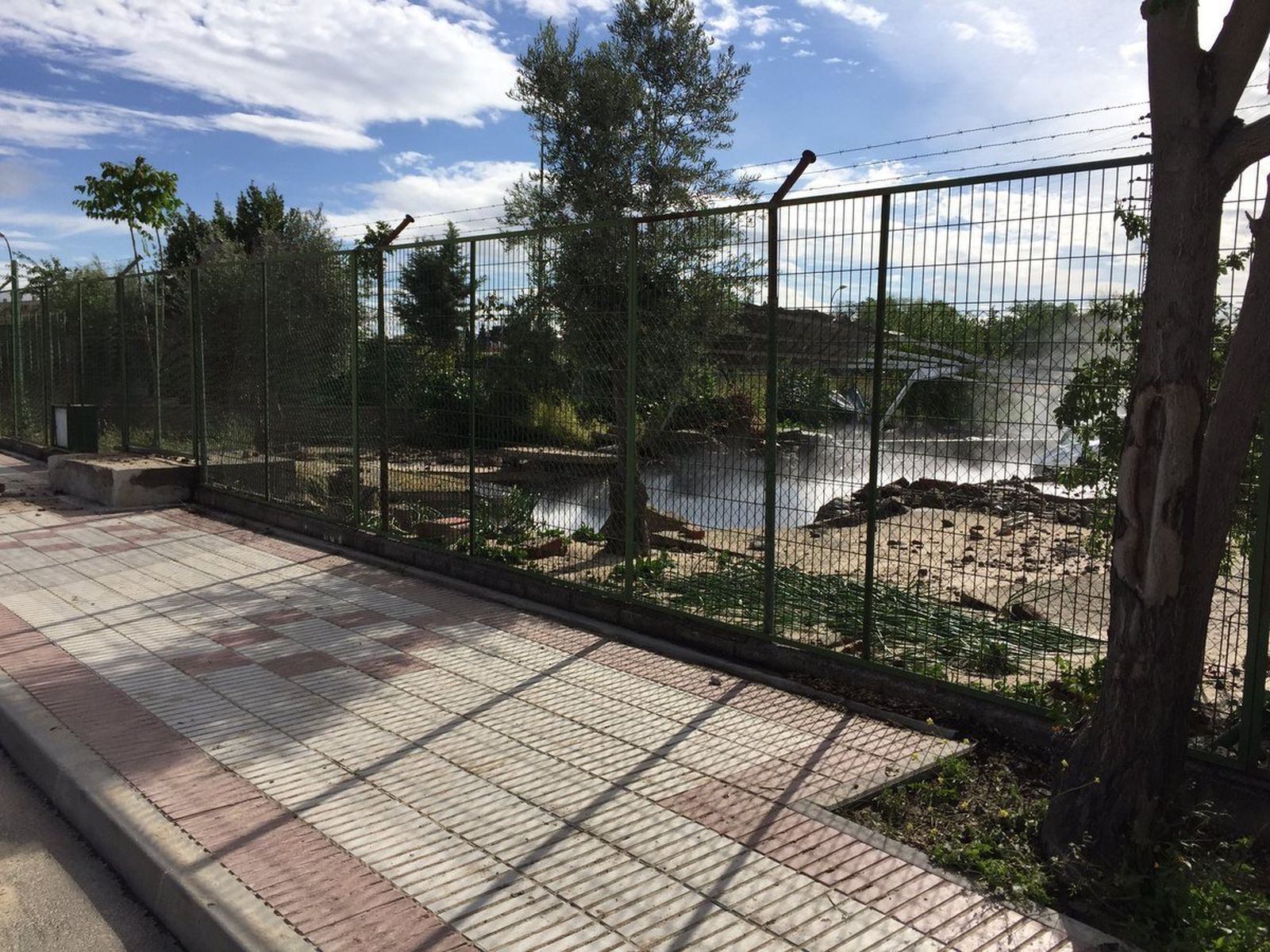 Rotura en una canalización en Barajas