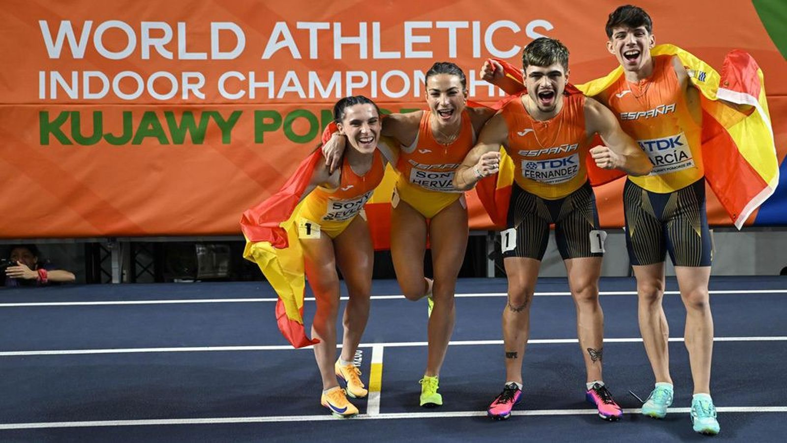 España, medalla de plata en el Mundial en el relevo 4x400 mixto