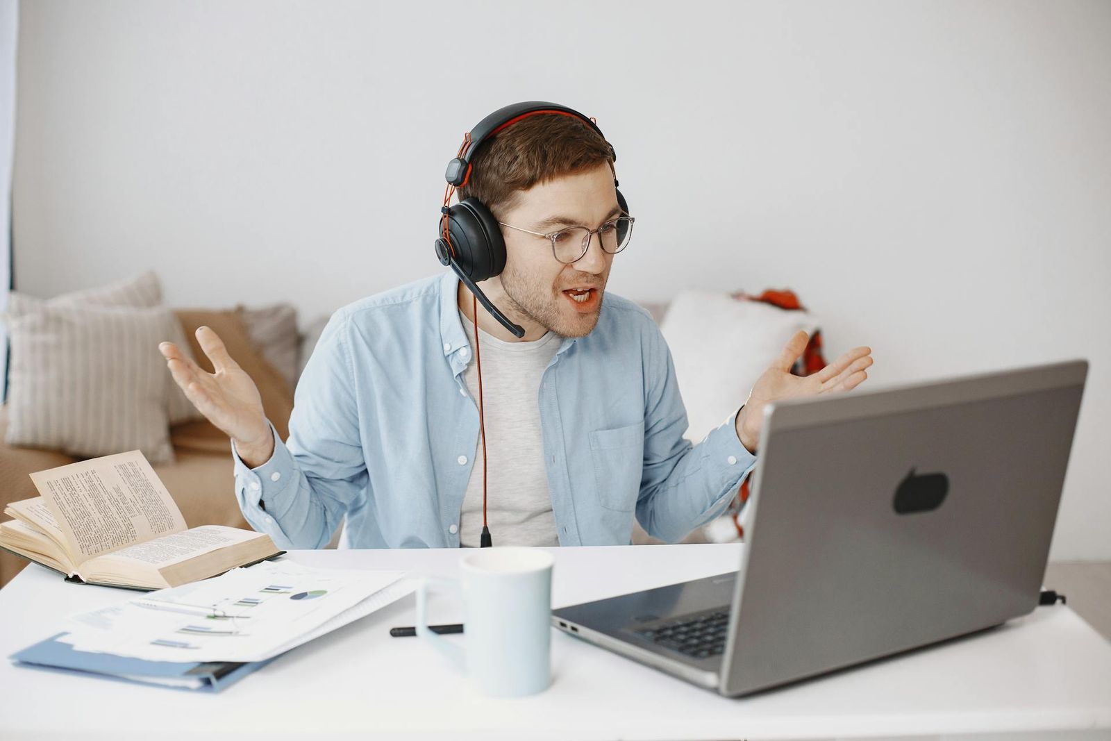 El 65% de los profesionales en España no desconecta del trabajo en vacaciones