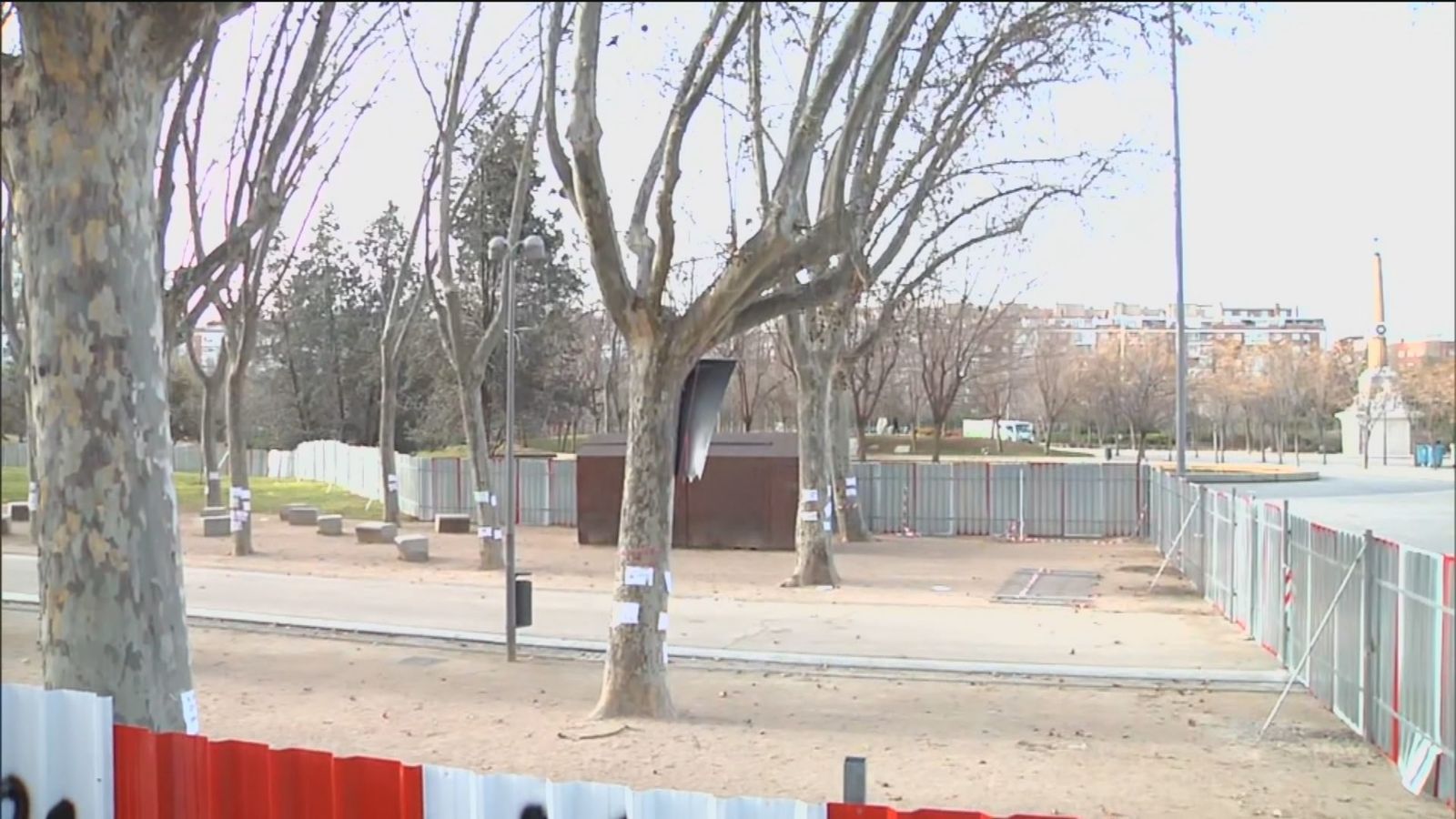 La Comunidad paraliza la tala de árboles y modificará  la ampliación de la Línea 11 pero no reubicará la estación de Madrid Río