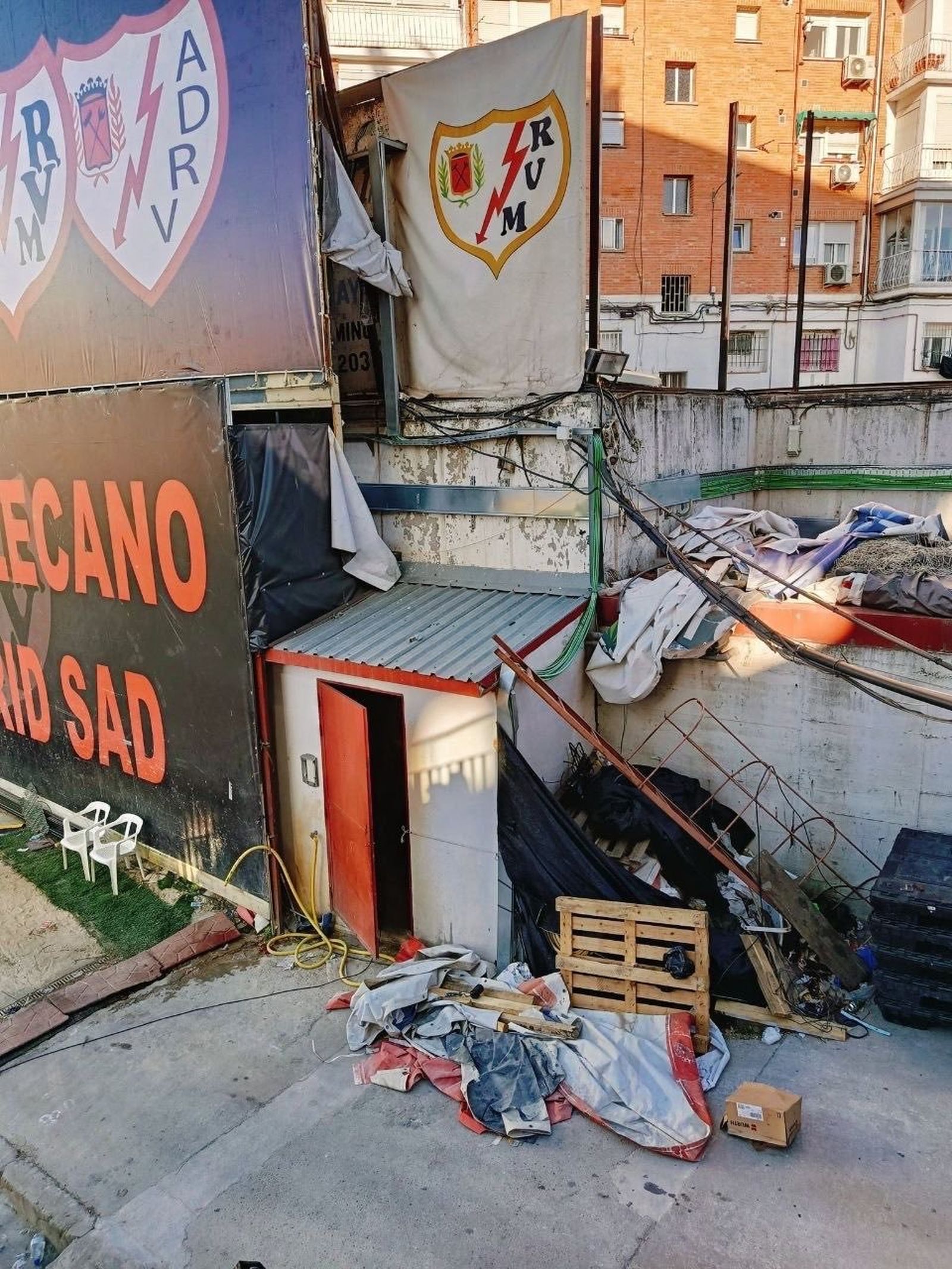 Por imágenes como estas al Rayo le han retirado la concesión de su estadio