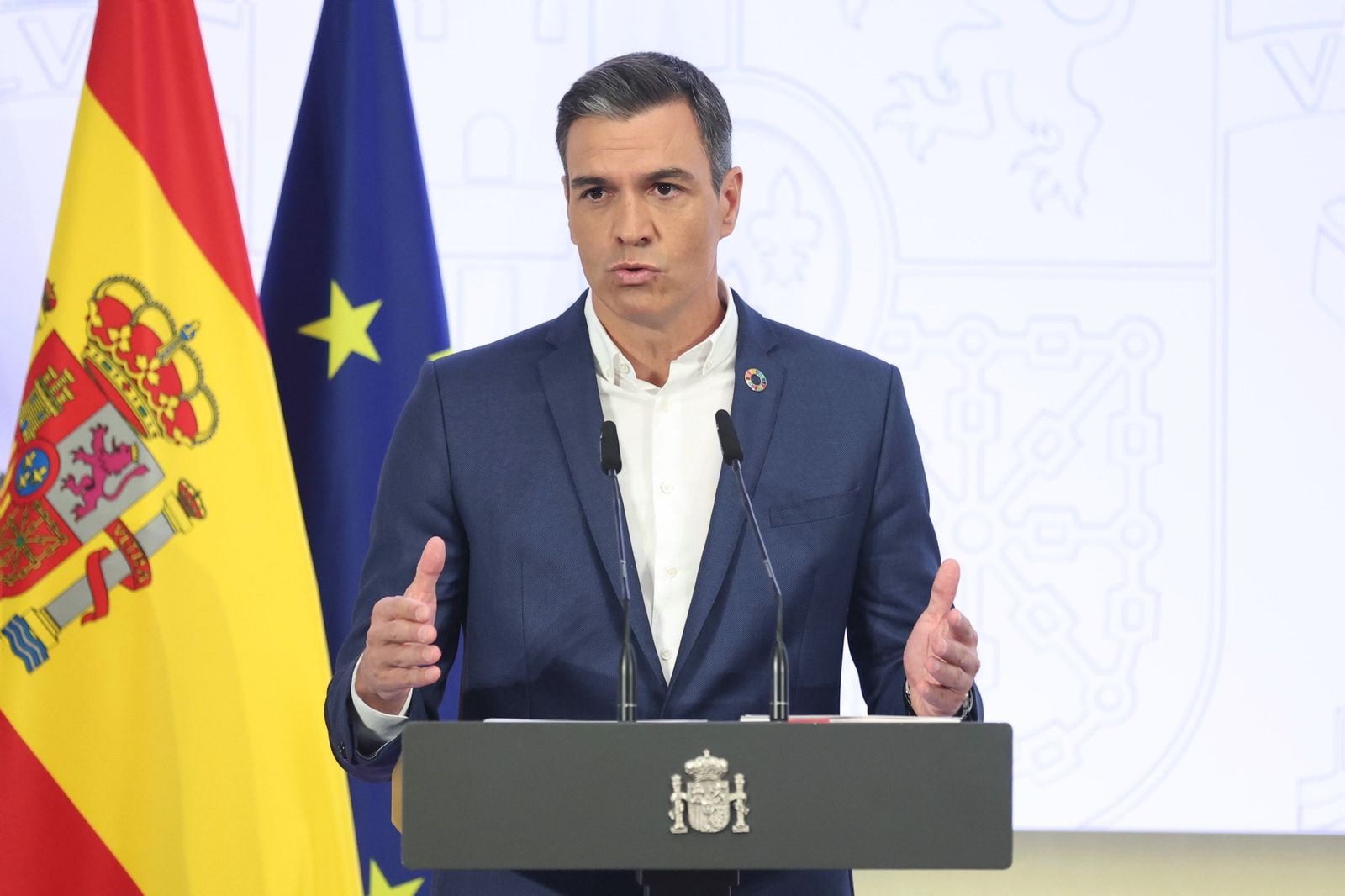 Pedro Sánchez sin corbata