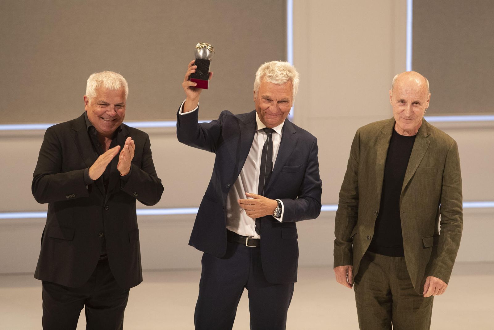 Los humoristas de Tricicle reciben el Max de Honor