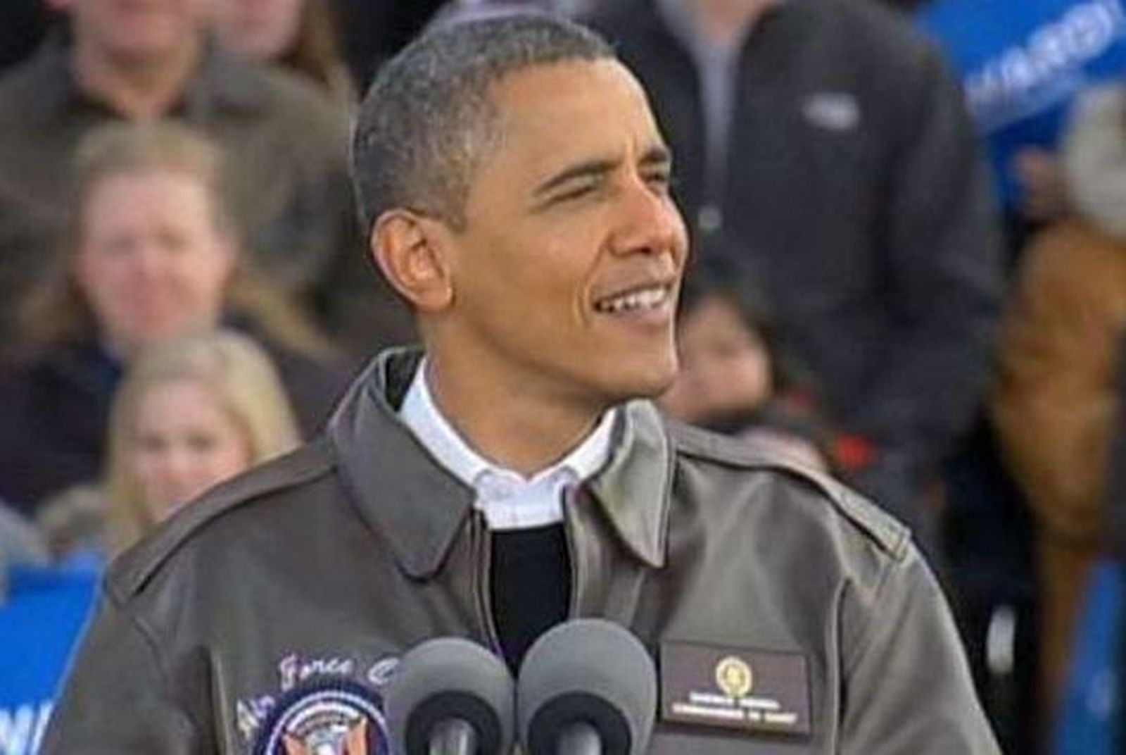 Obama ataca el "cambio" que propone Romney y promete defender a la clase media