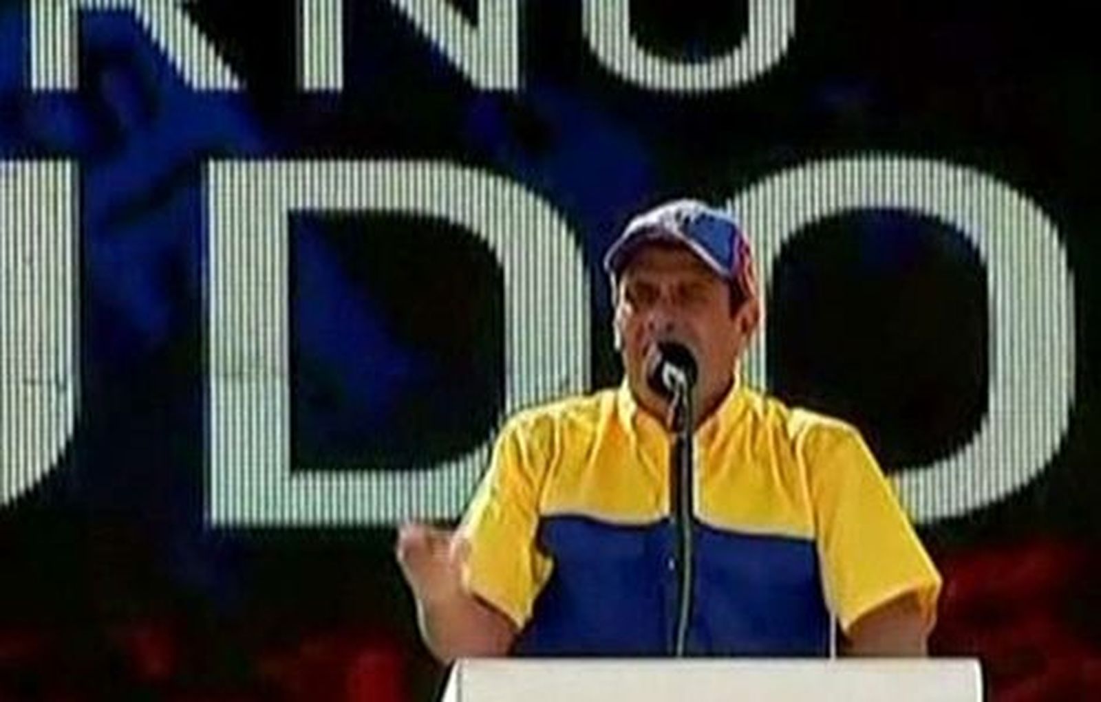 La oposición desborda de forma pacífica Caracas en apoyo de su líder Capriles