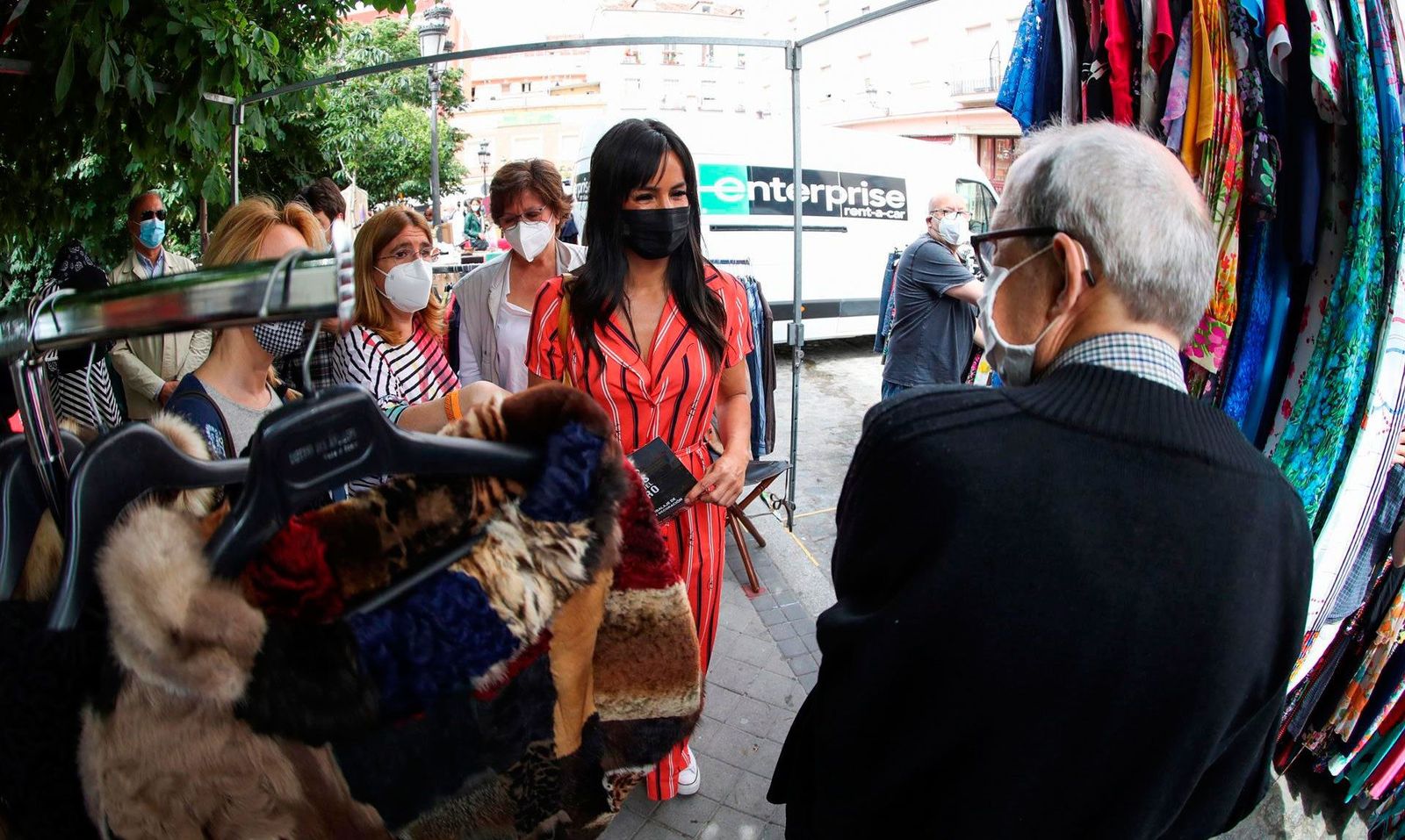 Los vendedores del Rastro sacan su inventario a la calle dos sábados al mes
