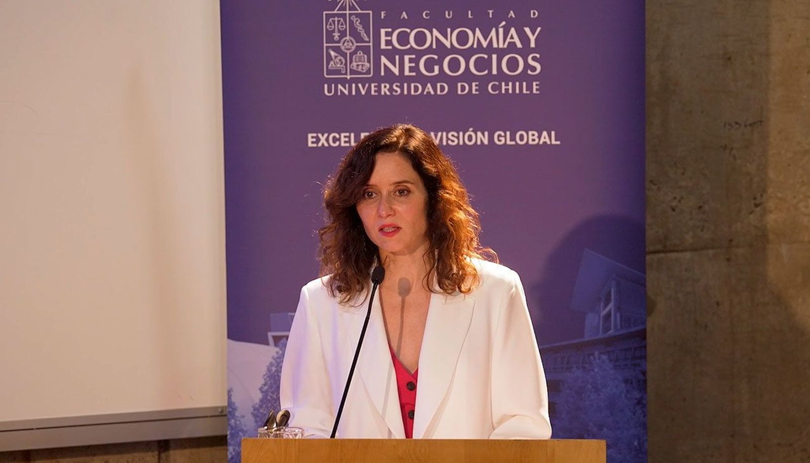 Ayuso ofrece en Chile la "alta capacidad" de las universidades y escuelas de negocio de Madrid