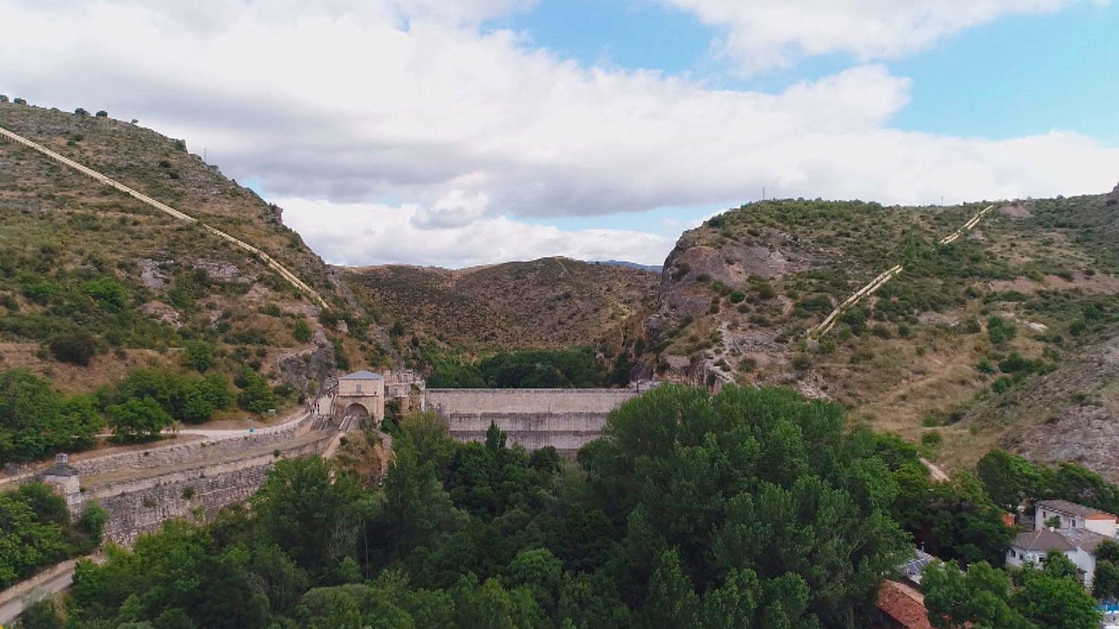 Senderismo en el Pontón de la Oliva: el plan veraniego perfecto