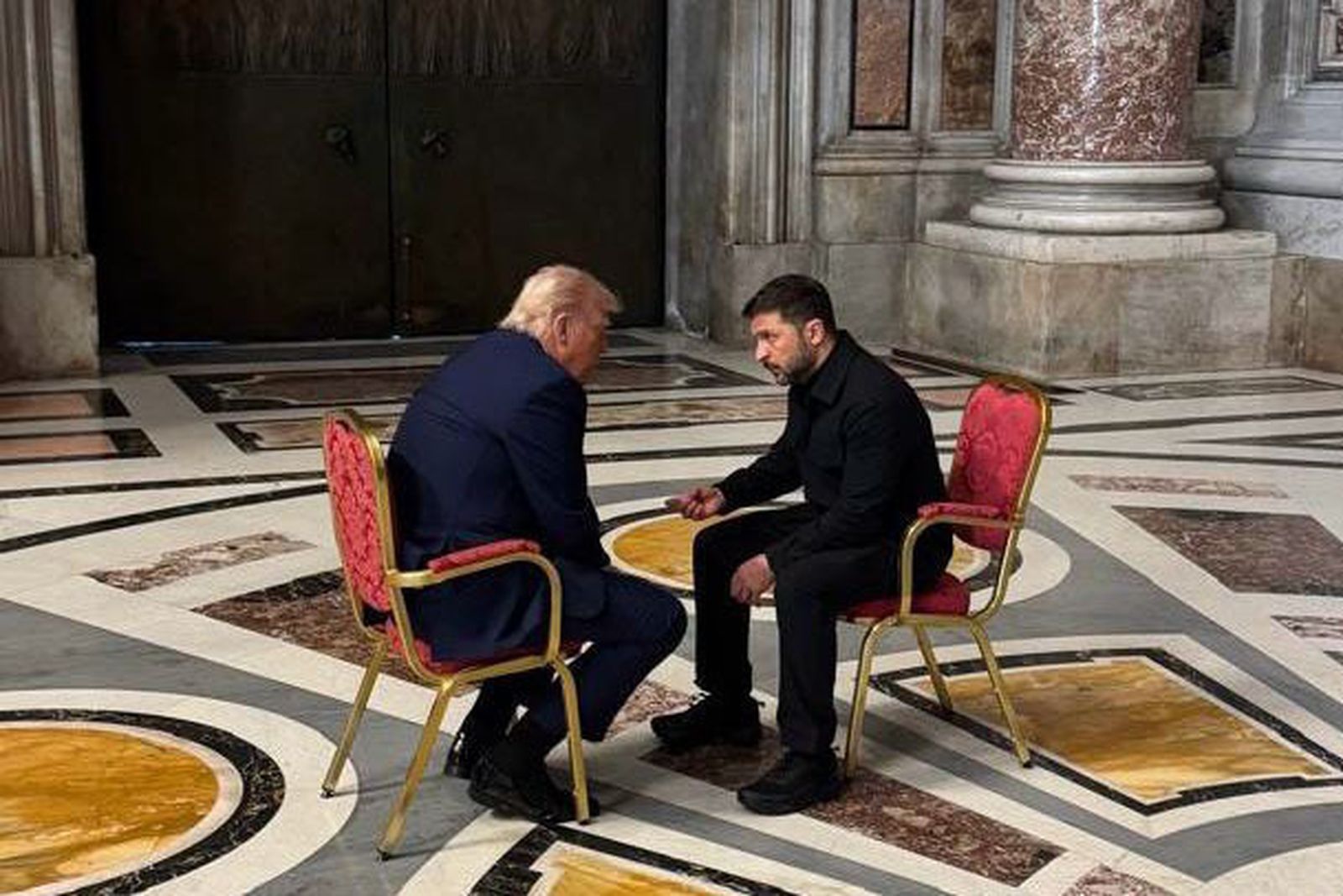 Encuentro entre Trump y Zelenski en el Vaticano.