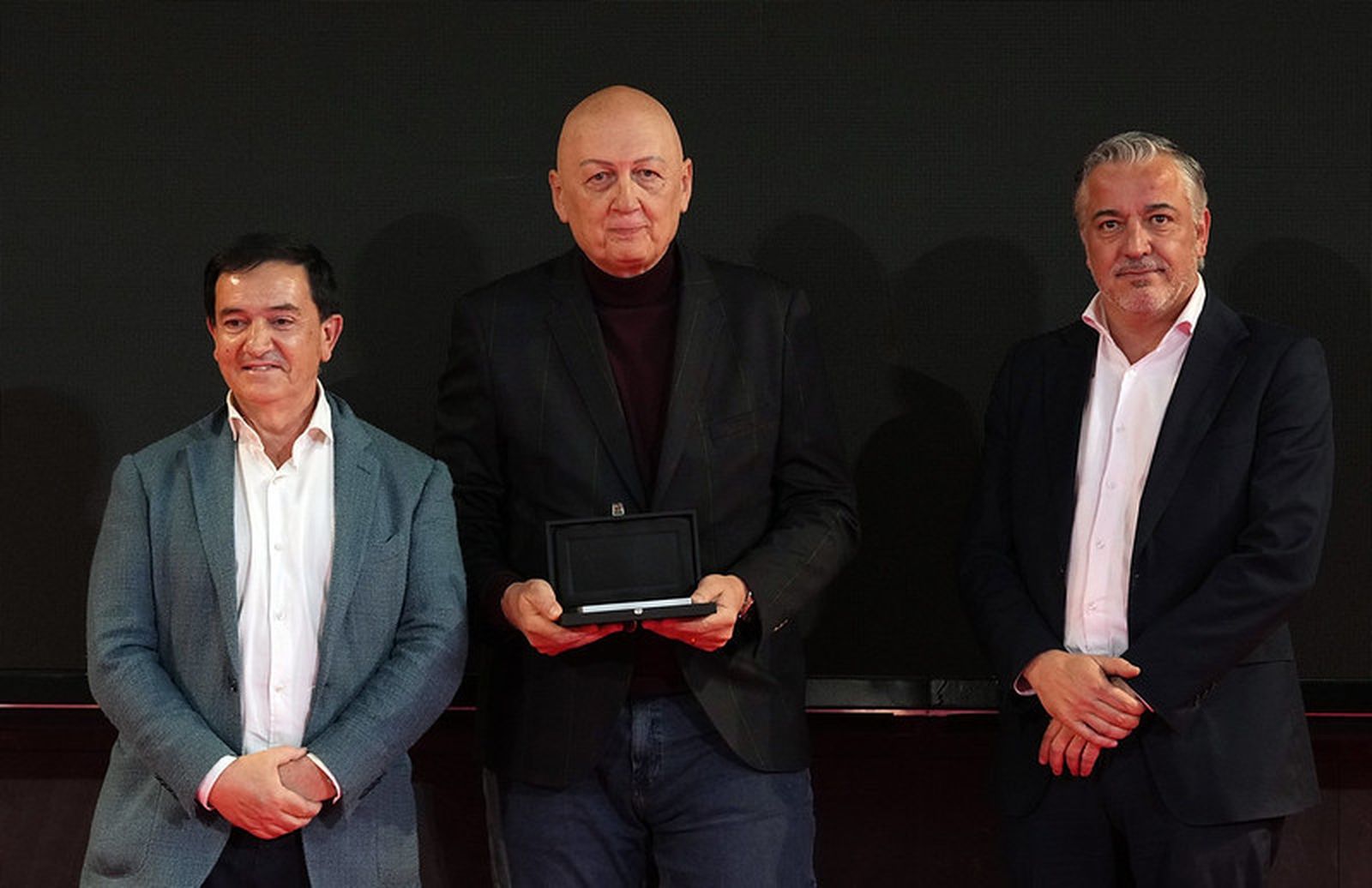 Miguel Sánchez Canales recoge el premio del COE