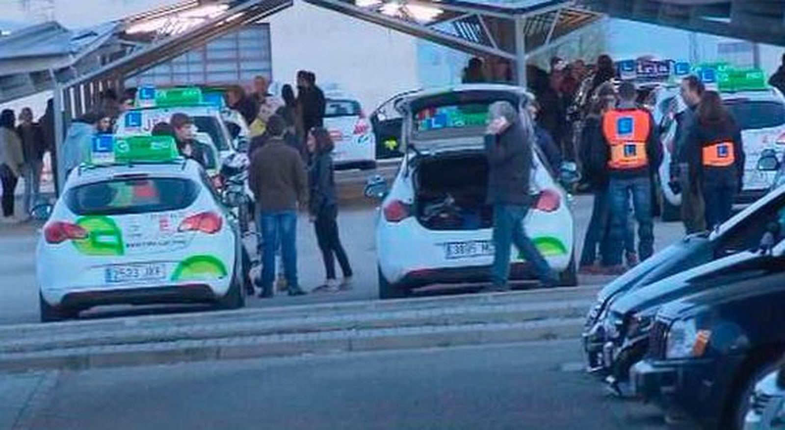 Los paros de los examinadores afectan cada día a un millar de alumnos en Madrid