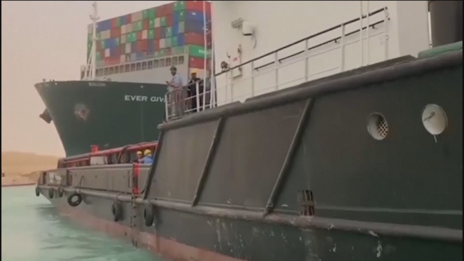 El cierre del Canal de Suez por el atasco provocado por un barco atravesado causa grandes pérdidas económicas