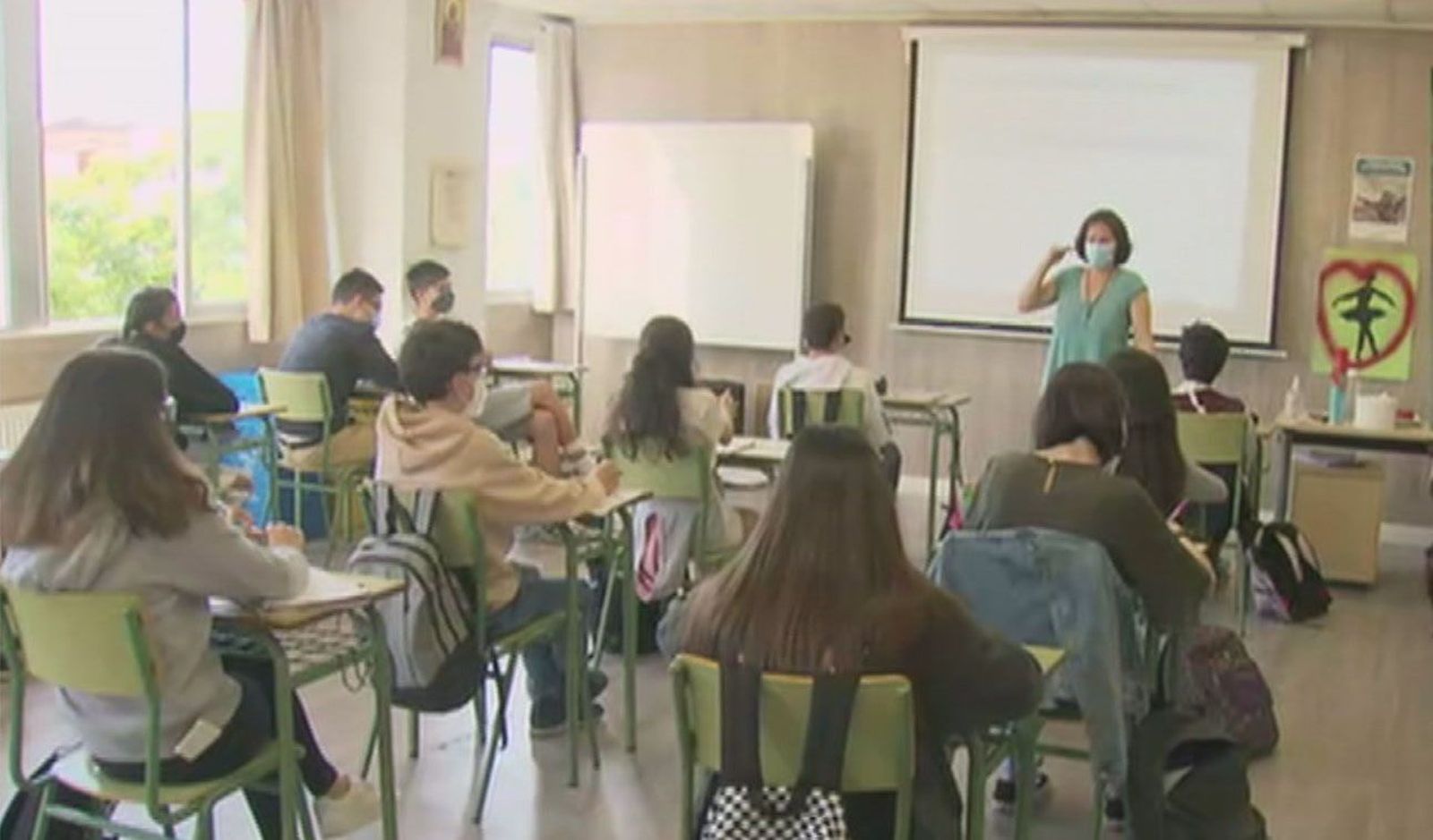 Madrid contratará a unos 3.000 profesores para el curso 2021-2022