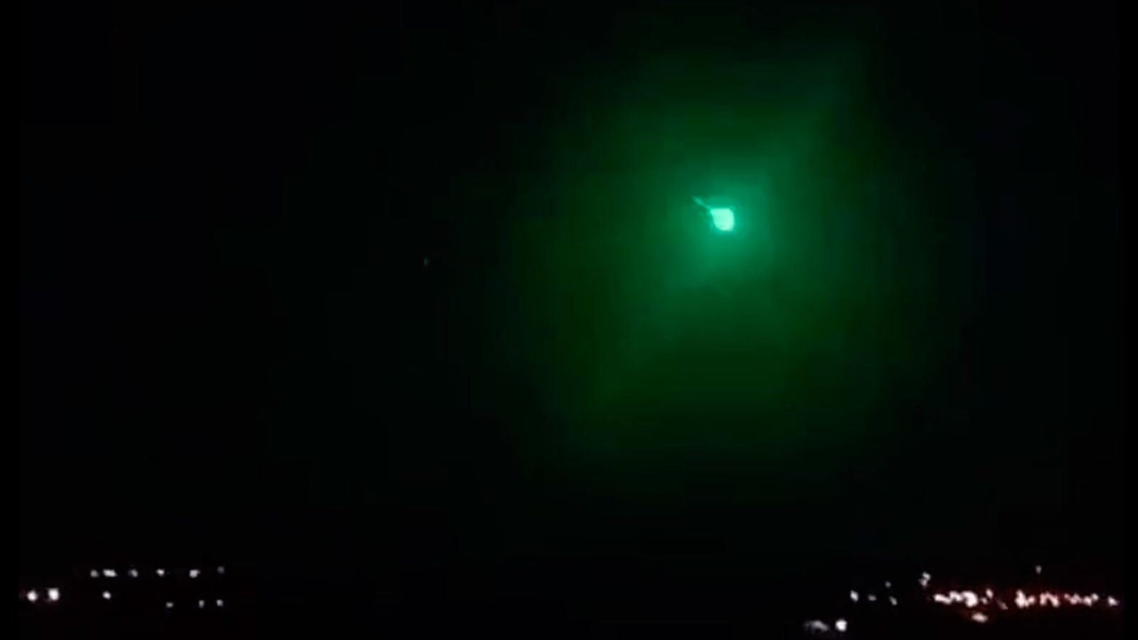 Cae un objeto de gran tamaño en Turquía iluminando en cielo de varias regiones al este de Estambul