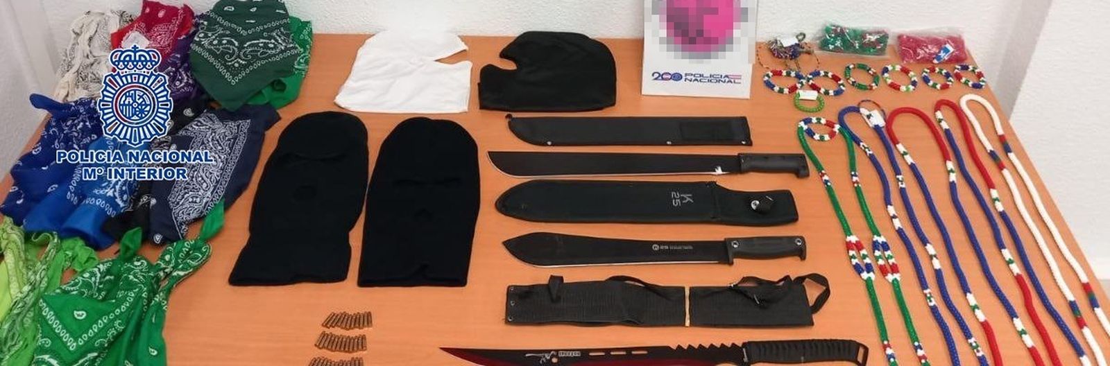 Intervinieron diversas armas blancas tipo machetes y munición de arma de fuego