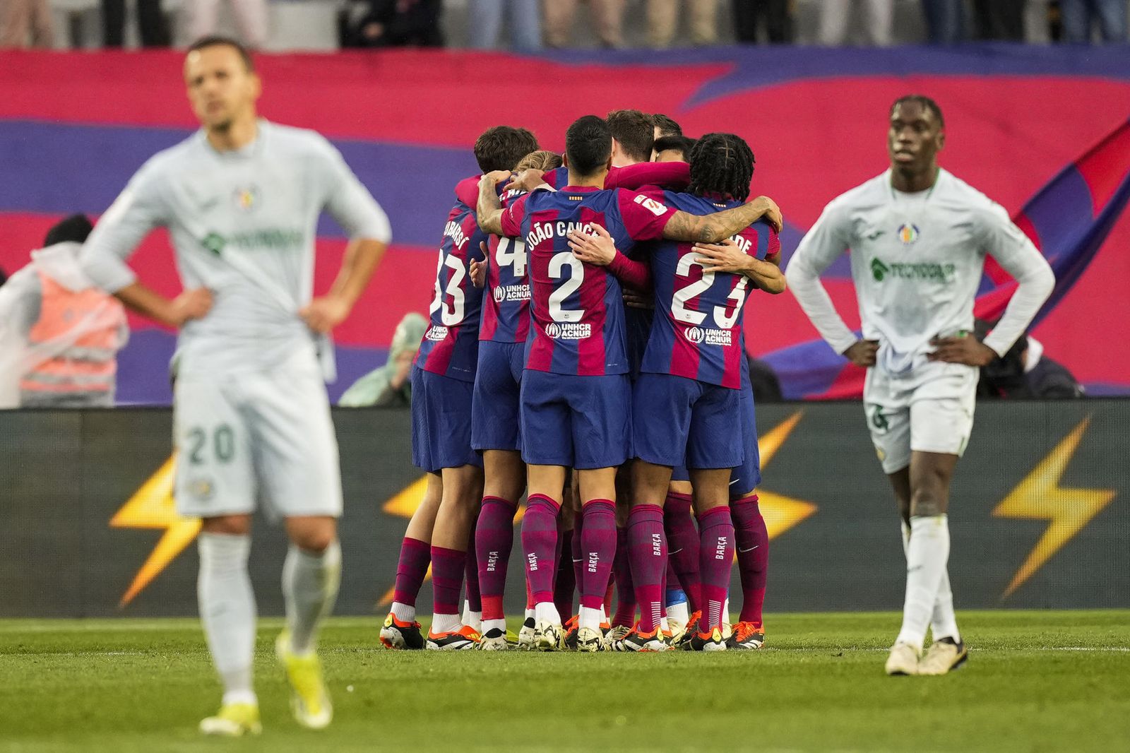 Los jugadores del Barcelona celebran un gol al Getafe