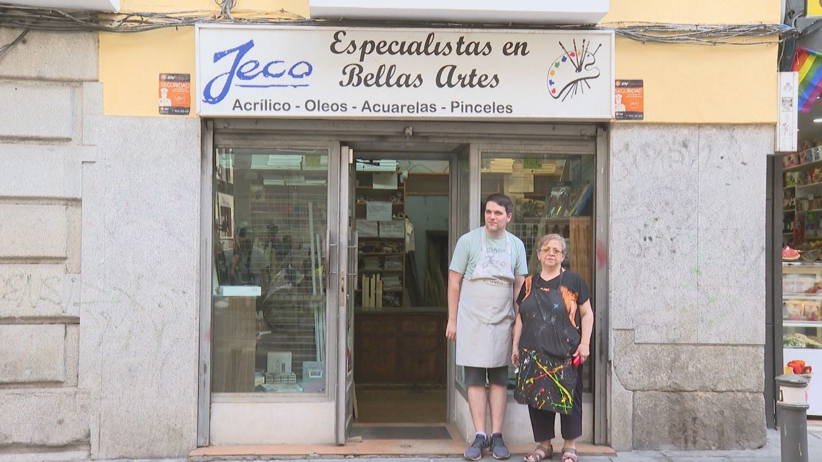 Los últimos comercios supervivientes de Chueca: "Todo está pensado para el turista"