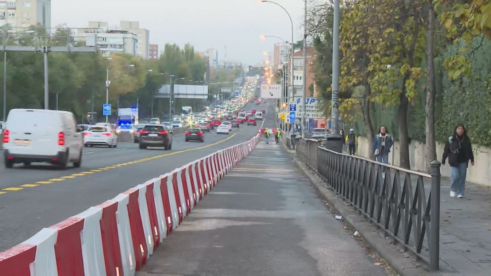 Comienzan las obras en la A-5 en Batán, con la habilitación de un carril exterior para desviar el tráfico