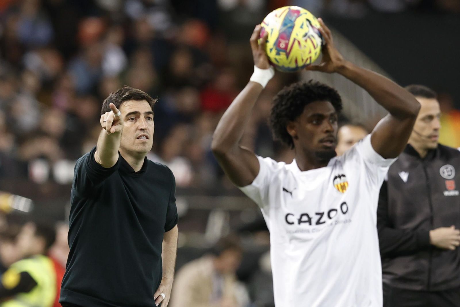 Iraola, satisfecho con el punto pero indignado con el arbitraje en Mestalla