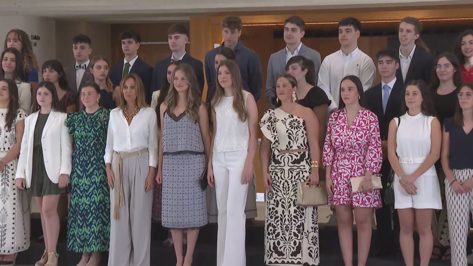 Así ha sido la llegada de la Princesa Leonor y la Infanta Sofía a la Galería de las Colecciones Reales