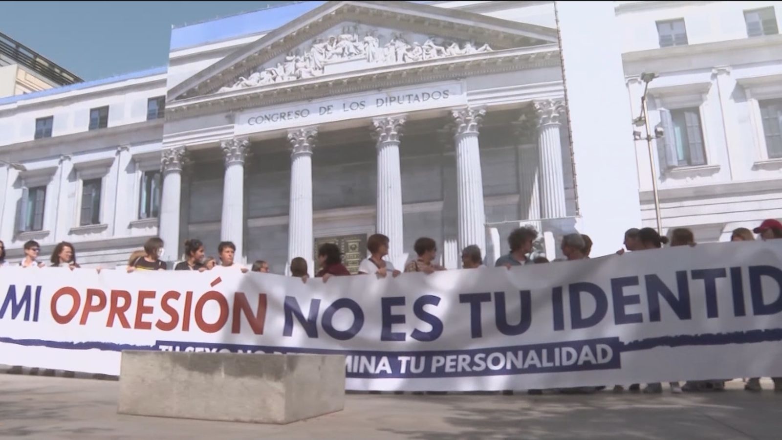 La Plataforma Trans convoca una concentración en Ferraz después  de que el PSOE pida una semana más de enmiendas para la Ley
