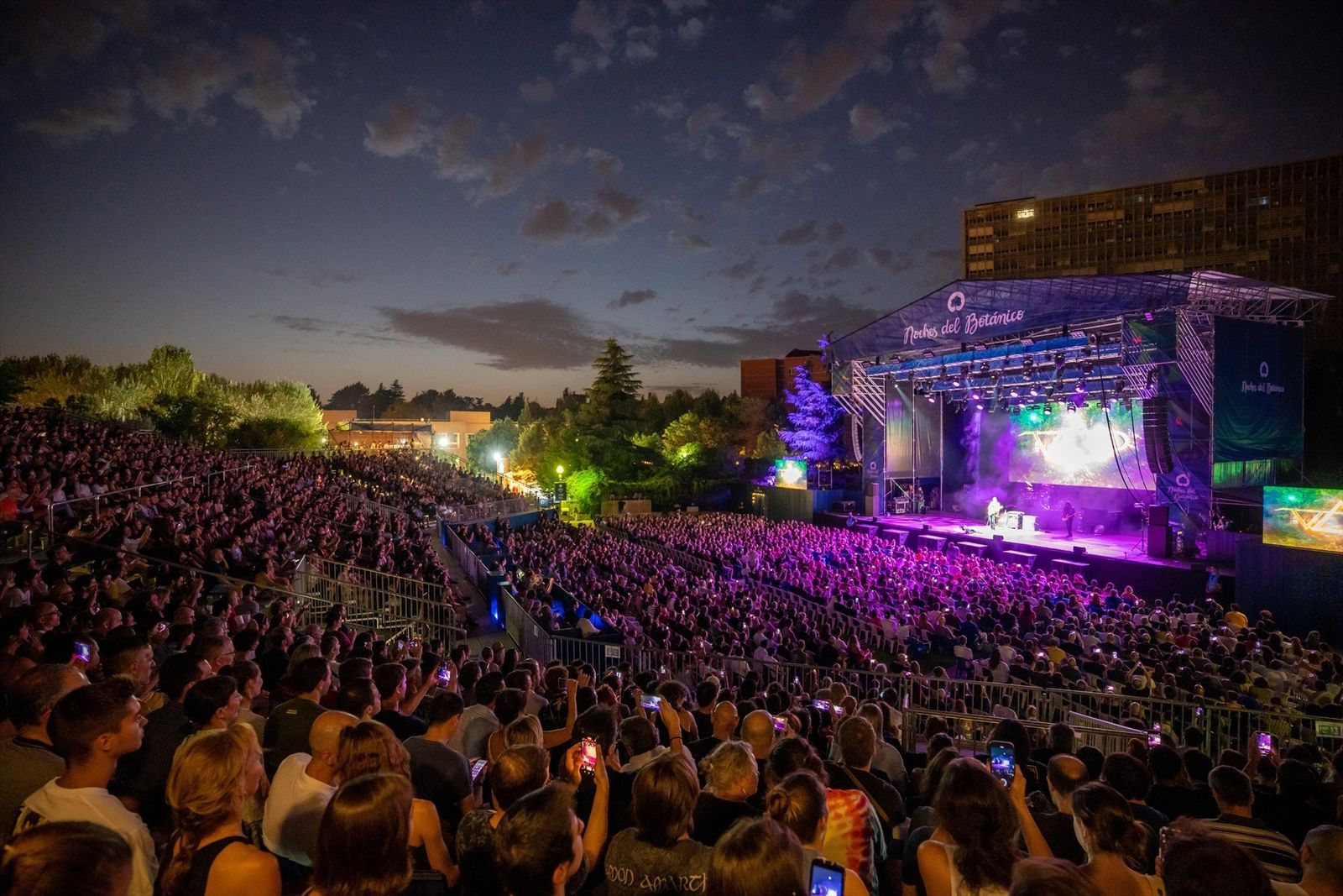 Público en uno de los conciertos del Festival Noches del Botánico, en Madrid