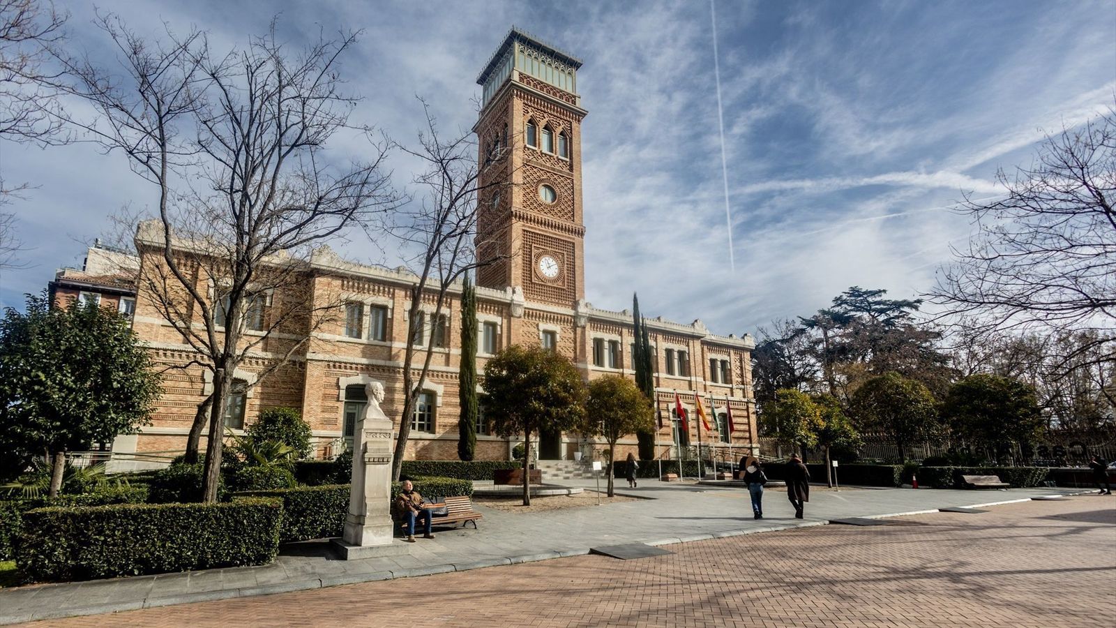 Cibeles da hasta el 1 de septiembre a Casa Árabe para salir de Escuelas Aguirre
