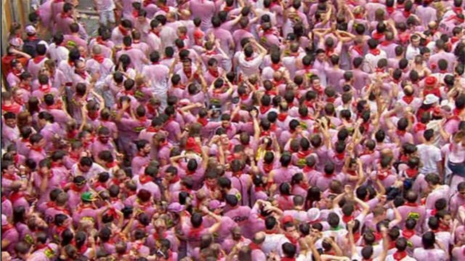 Arrancan los Sanfermines de 2014 con  un chupinazo que ha resistido a la lluvia