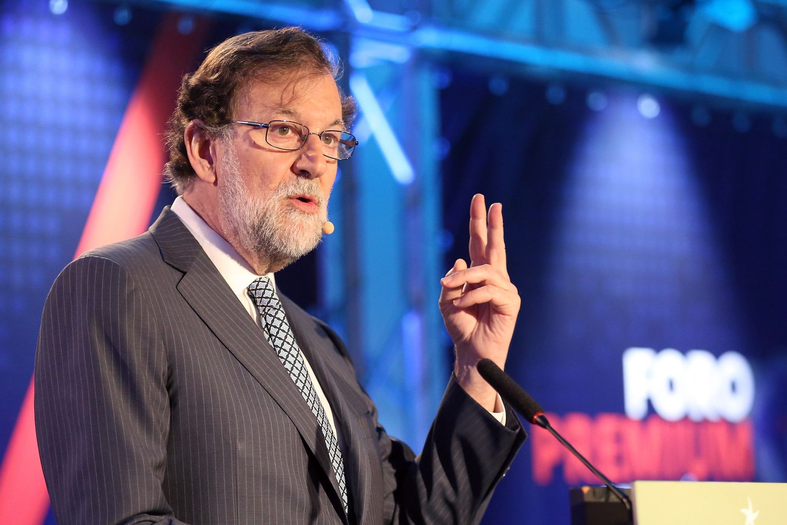 Rajoy pide un "gobierno moderado" y no ve mal un pacto entre PSOE y Ciudadanos