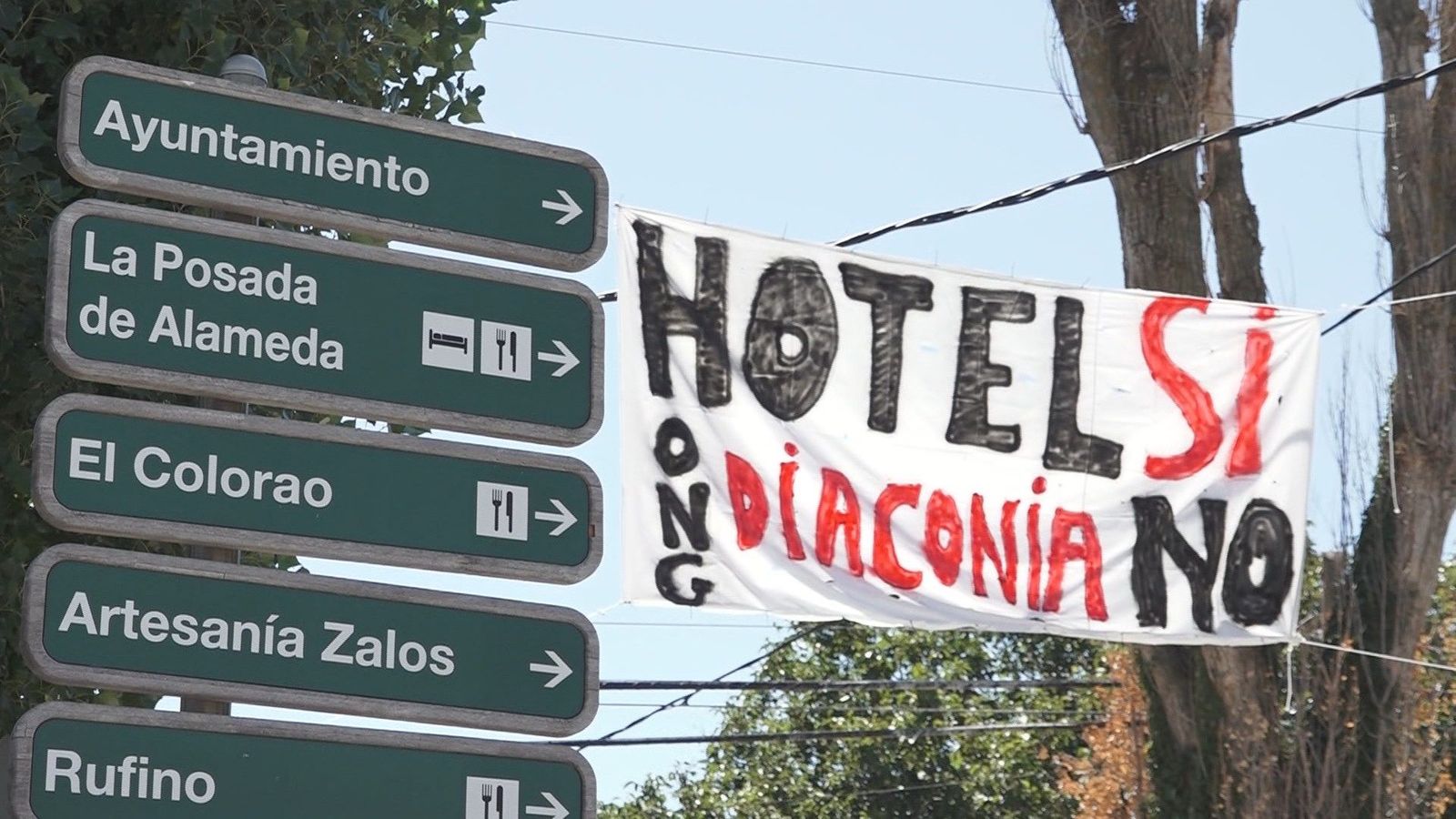 Vecinos de Alameda del Valle, en guerra contra una ONG que acoge a refugiados en la Posada del pueblo
