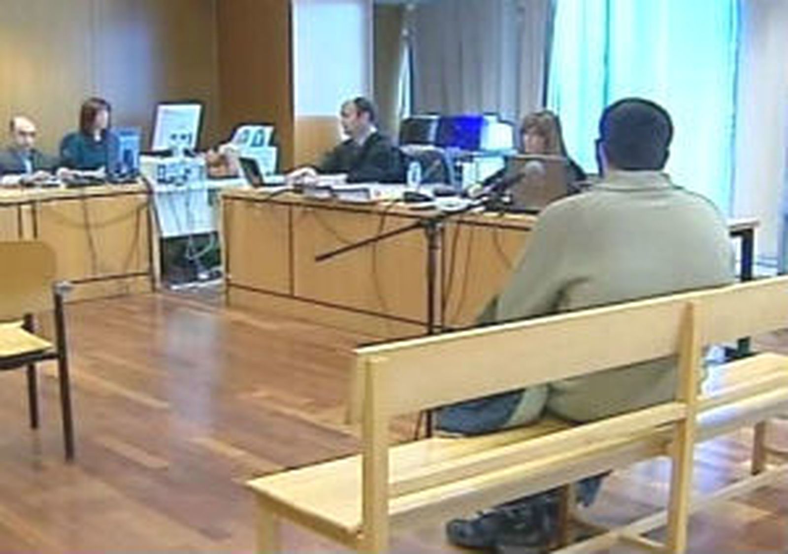 La Audiencia concena al ciberacosador de decenas de menores a 11 años de cárcel