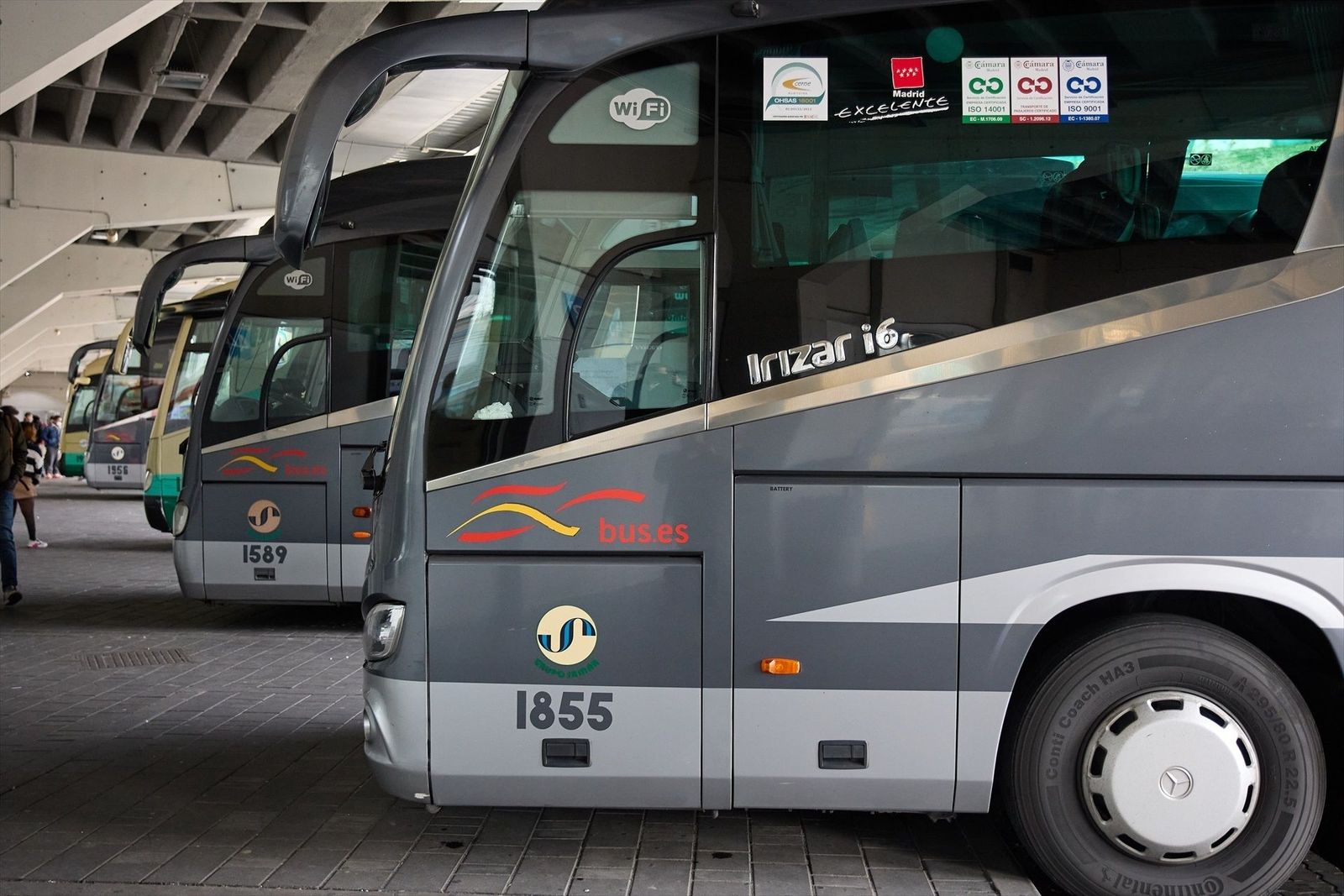 El autobús, la opción más económica para viajar este verano