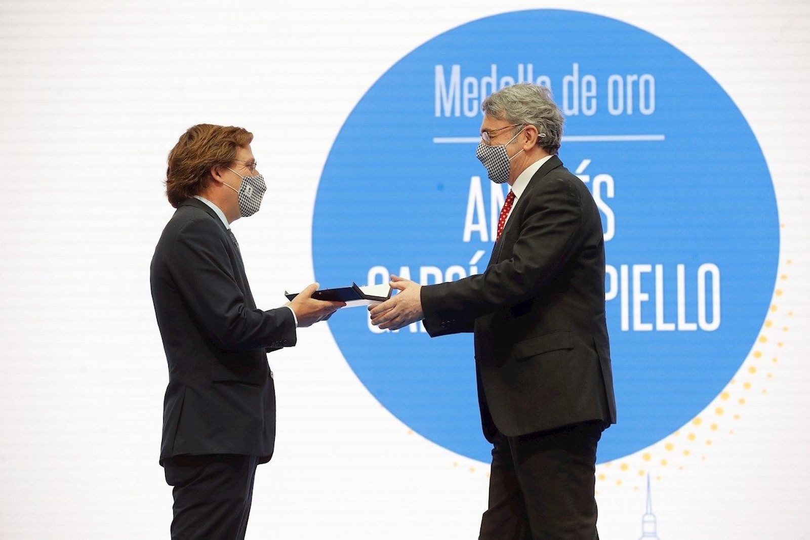 Andrés Trapiello, Medalla de Oro, defiende que en la Constitución "caben todos los madriles"