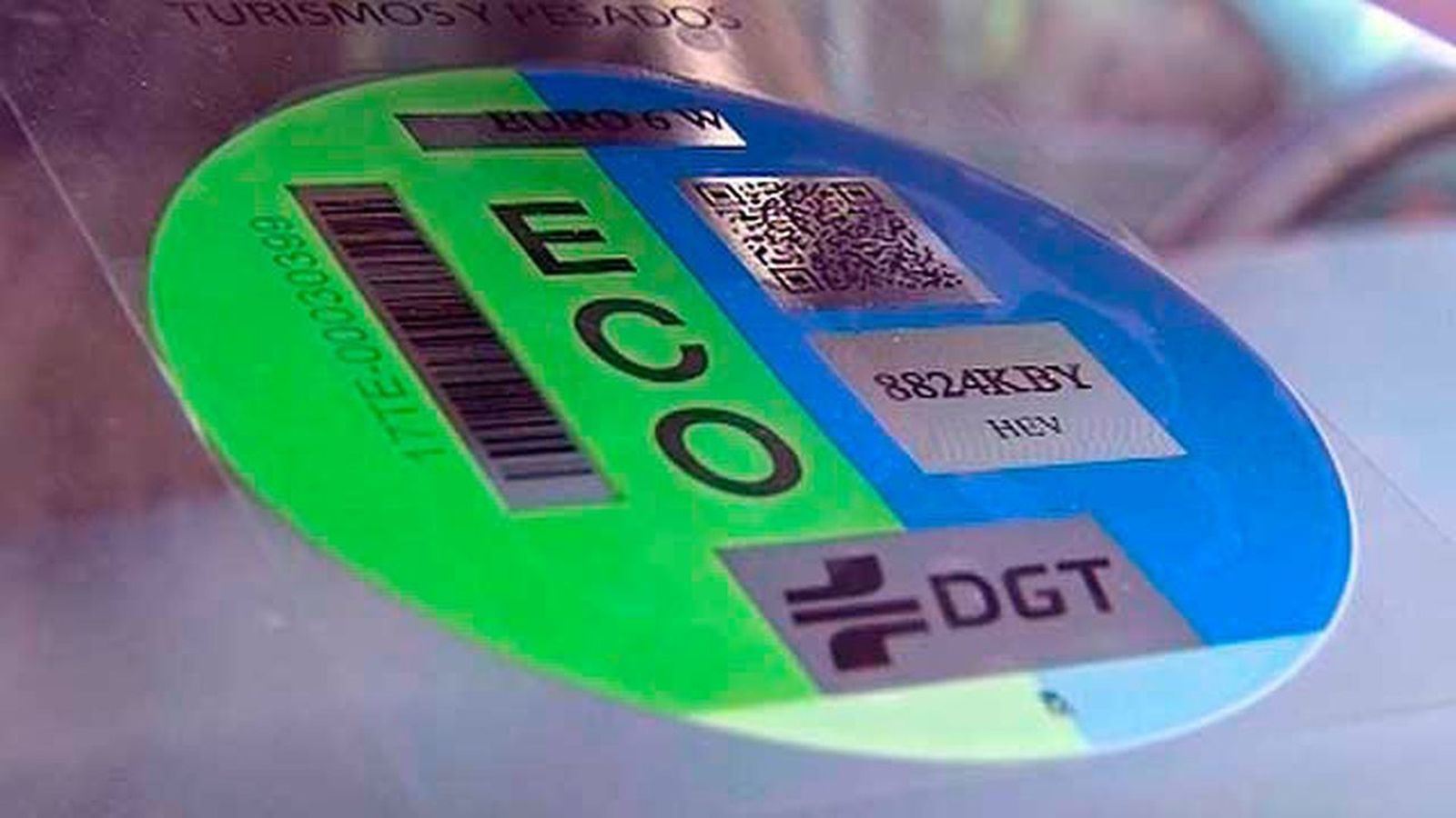 Obligatorio el uso de la pegatina de la DGT a partir del 24 de abril en Madrid