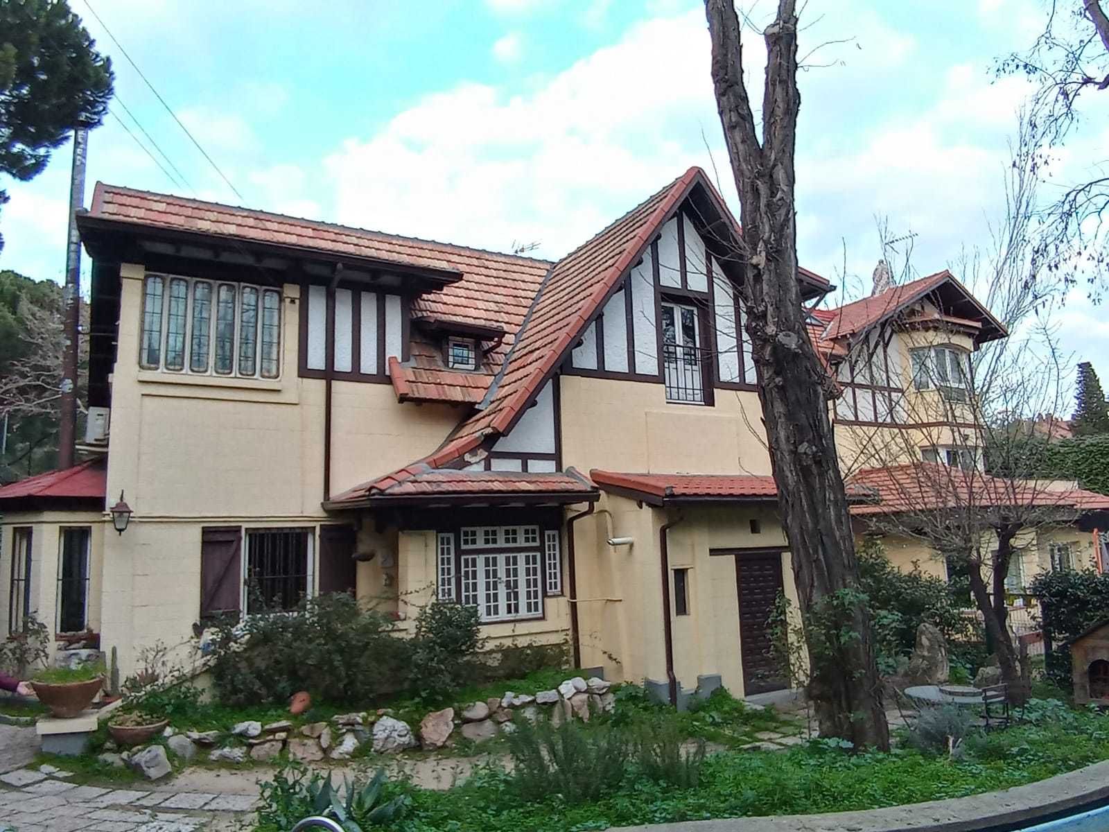 Muchos se habrán fijado en esta 'Casita de cuento de hadas' de Arturo Soria. Está en la zona de Ciudad Lineal.