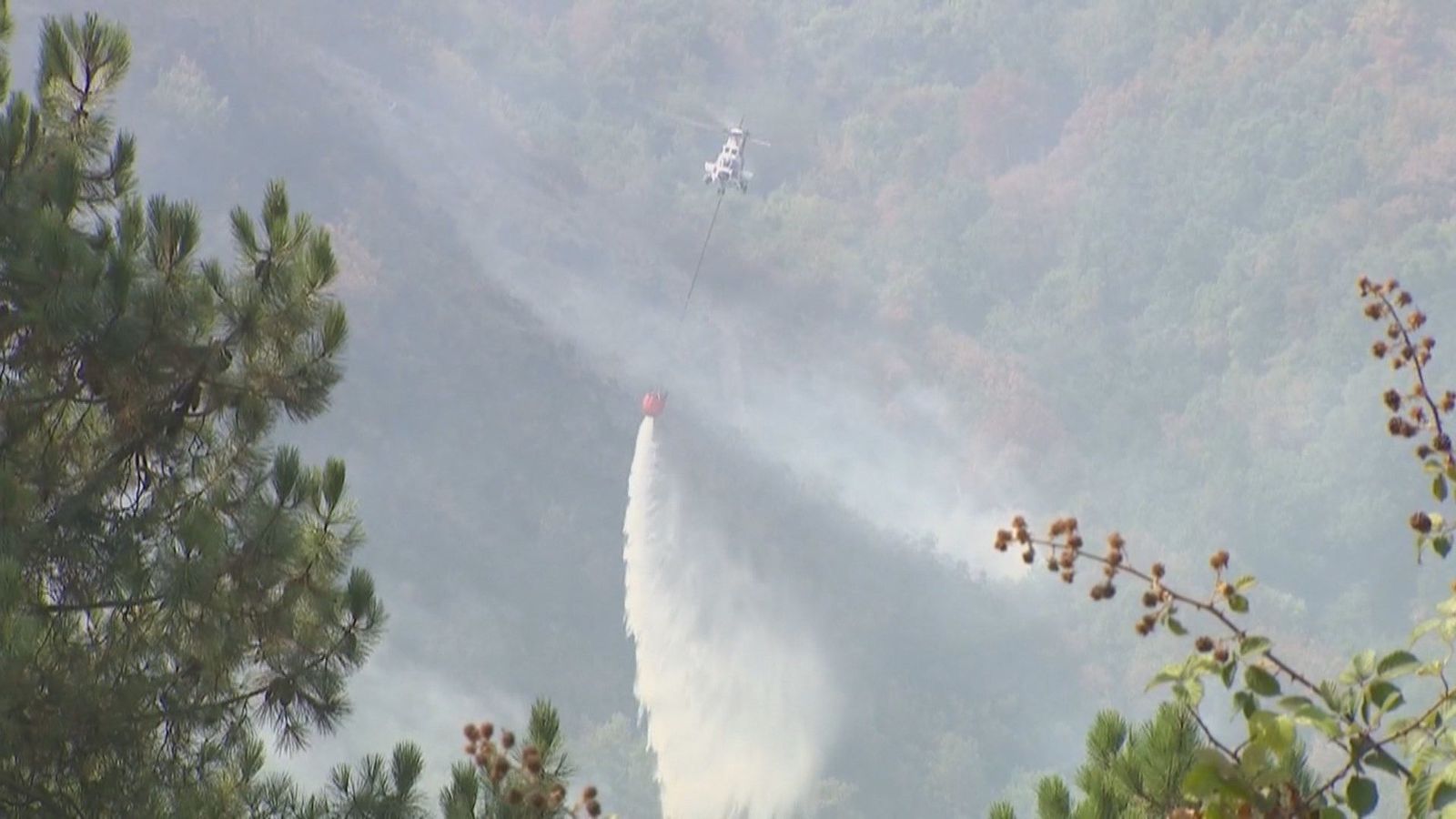 Galicia trabaja en un plan de "desescalada" ante la buena evolución de los incendios