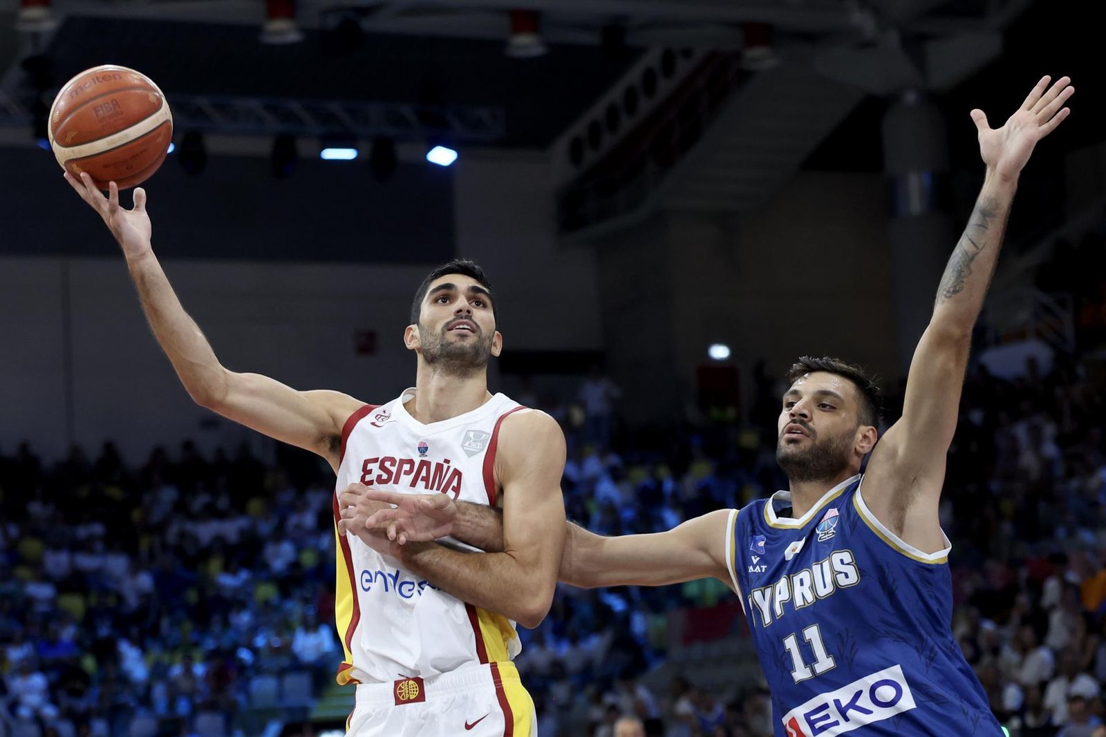 Santi Aldama lanza a canasta ante Chipre en el Eurobasket 2025