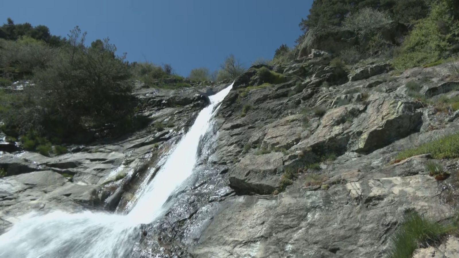 Ruta a la Chorrera de San Mamés, uno de los saltos de agua más populares