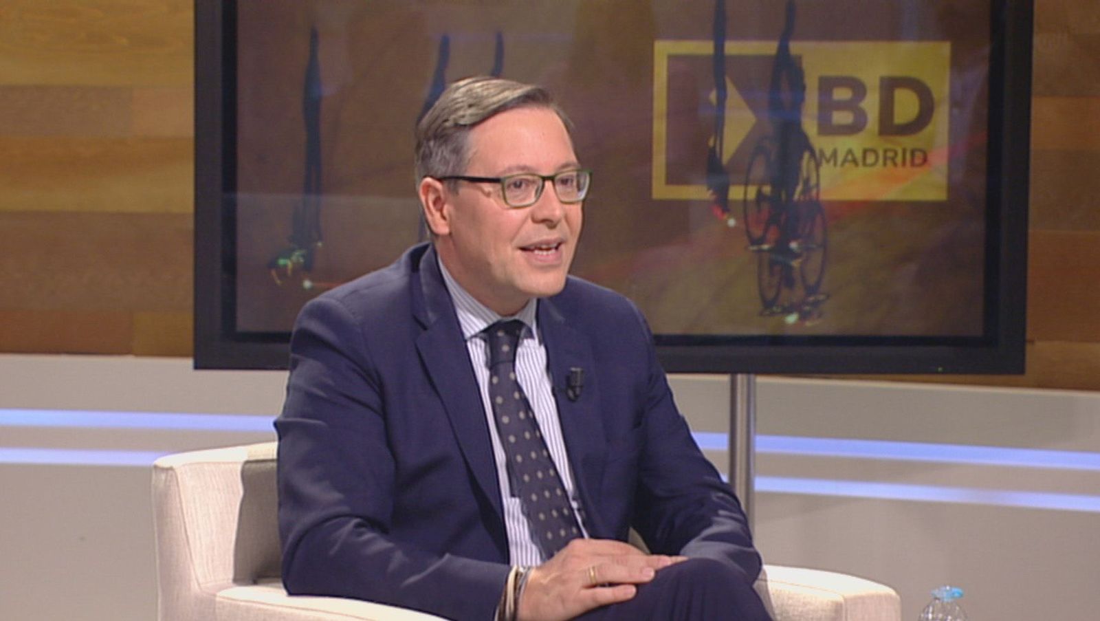 Alfonso Serrano: “Cualquier partido querría tener a una Ayuso en sus filas”